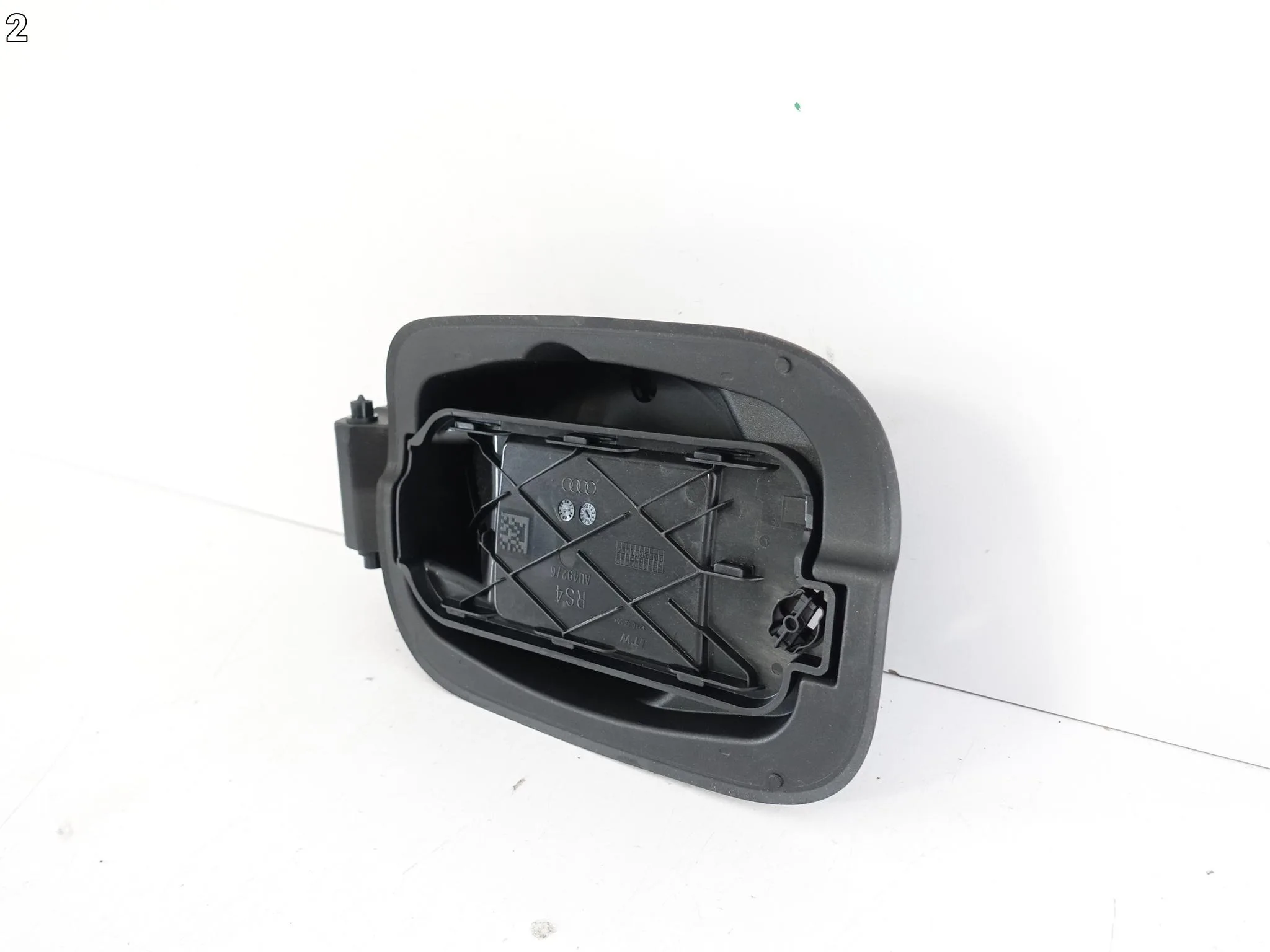 AUDI RS4 B9 8W0 LIFT 19-24 OBUDOWA KLAPKA WLEWU PALIWA 8W0809906C AUDI RS4 B9 8W0 LIFT 19-24 OBUDOWA KLAPKA WLEWU PALIWA 8W0809906C - obrazek 3