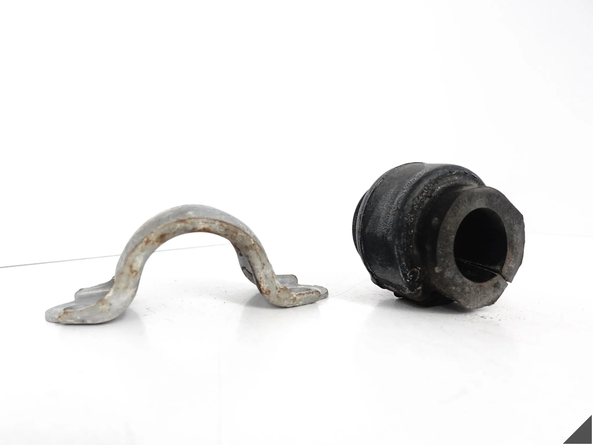AUDI A5 S5 8T0 8T8 A4 S4 8K0 B8 MOCOWANIE UCHWYT STABILIZATORA PRZÓD L = R AUDI A5 S5 8T0 8T8 A4 S4 8K0 B8 MOCOWANIE UCHWYT STABILIZATORA PRZÓD L = R
