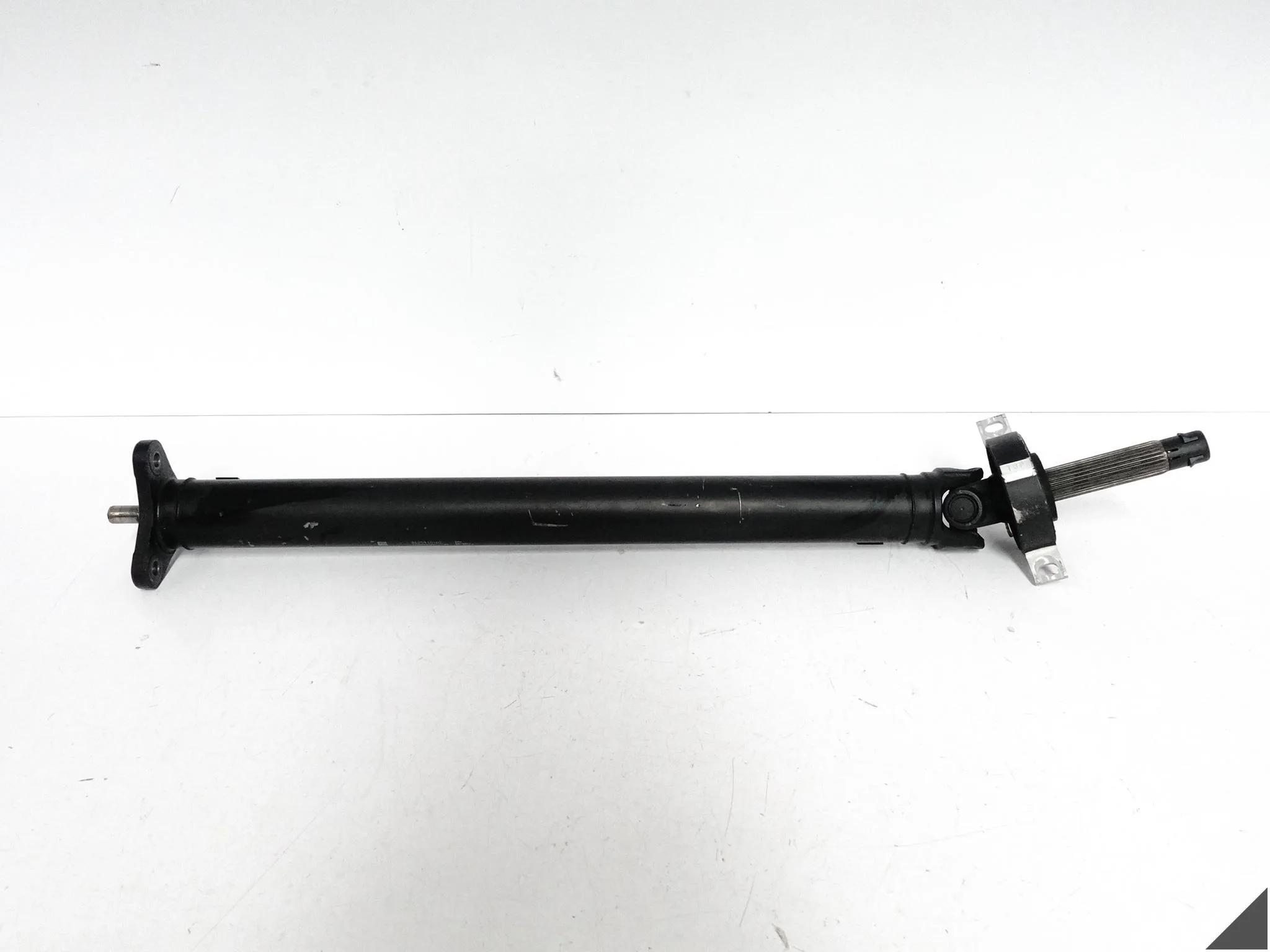 BMW 5 G30 G31 17-20 WAŁ NAPĘDOWY MANUALNA SKRZYNIA BIEGÓW TYŁ 8685910 BMW 5 G30 G31 17-20 WAŁ NAPĘDOWY MANUALNA SKRZYNIA BIEGÓW TYŁ 8685910