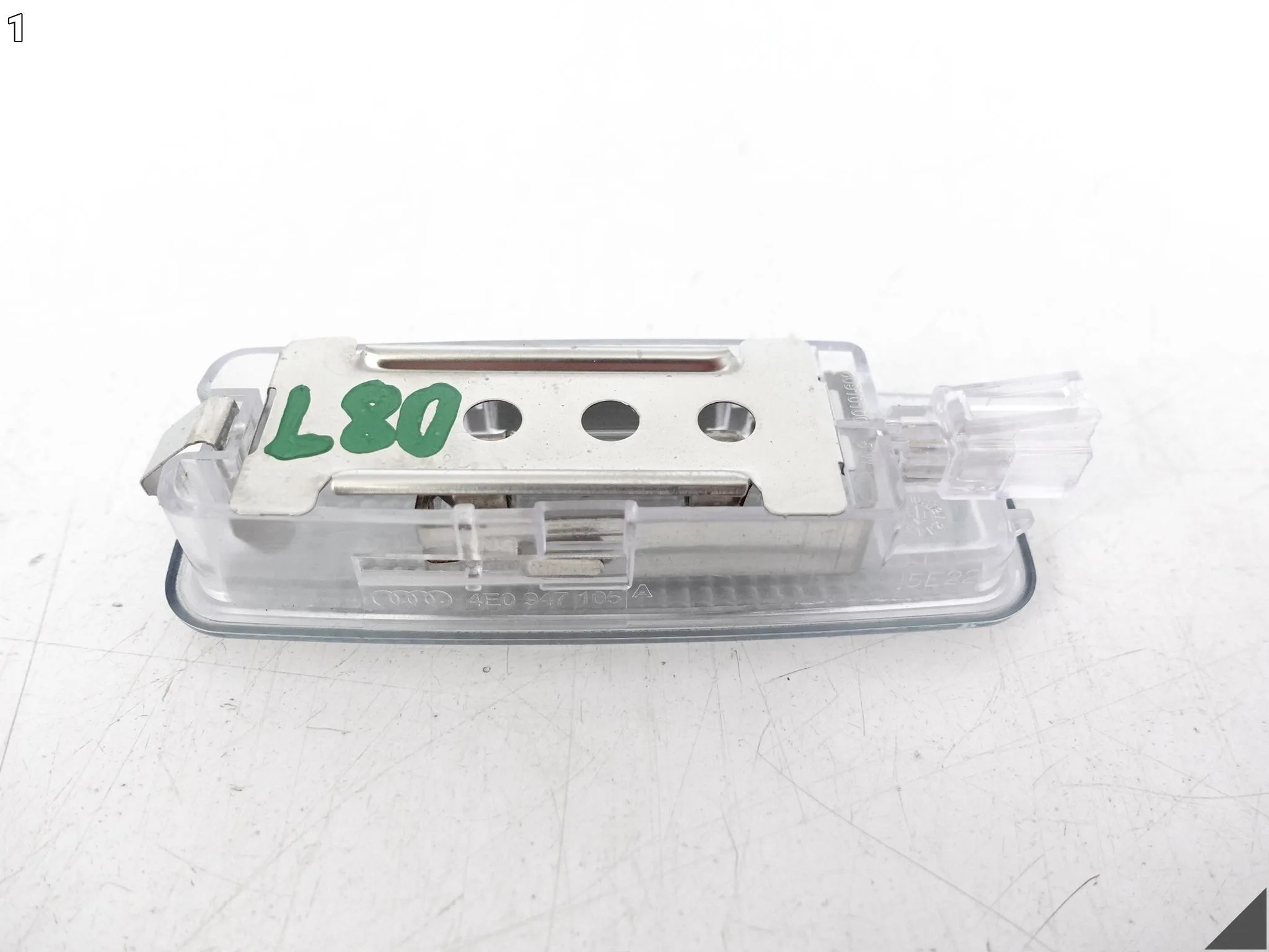 AUDI A5 S5 8T0 A4 S4 8K0 Q5 8R0 A6 4G0 A7 4G8 LAMPKA PODSUFITKI 4E0947105A AUDI A5 S5 8T0 A4 S4 8K0 Q5 8R0 A6 4G0 A7 4G8 LAMPKA PODSUFITKI 4E0947105A - obrazek 2