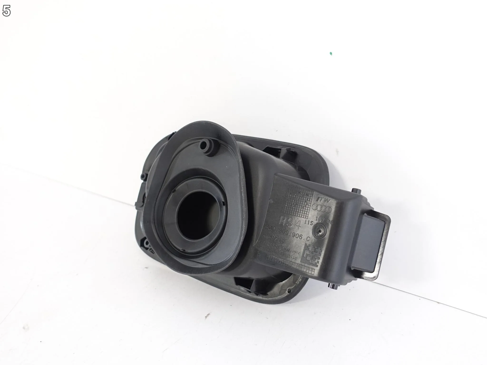 AUDI RS4 B9 8W0 LIFT 19-24 OBUDOWA KLAPKA WLEWU PALIWA 8W0809906C AUDI RS4 B9 8W0 LIFT 19-24 OBUDOWA KLAPKA WLEWU PALIWA 8W0809906C - obrazek 6