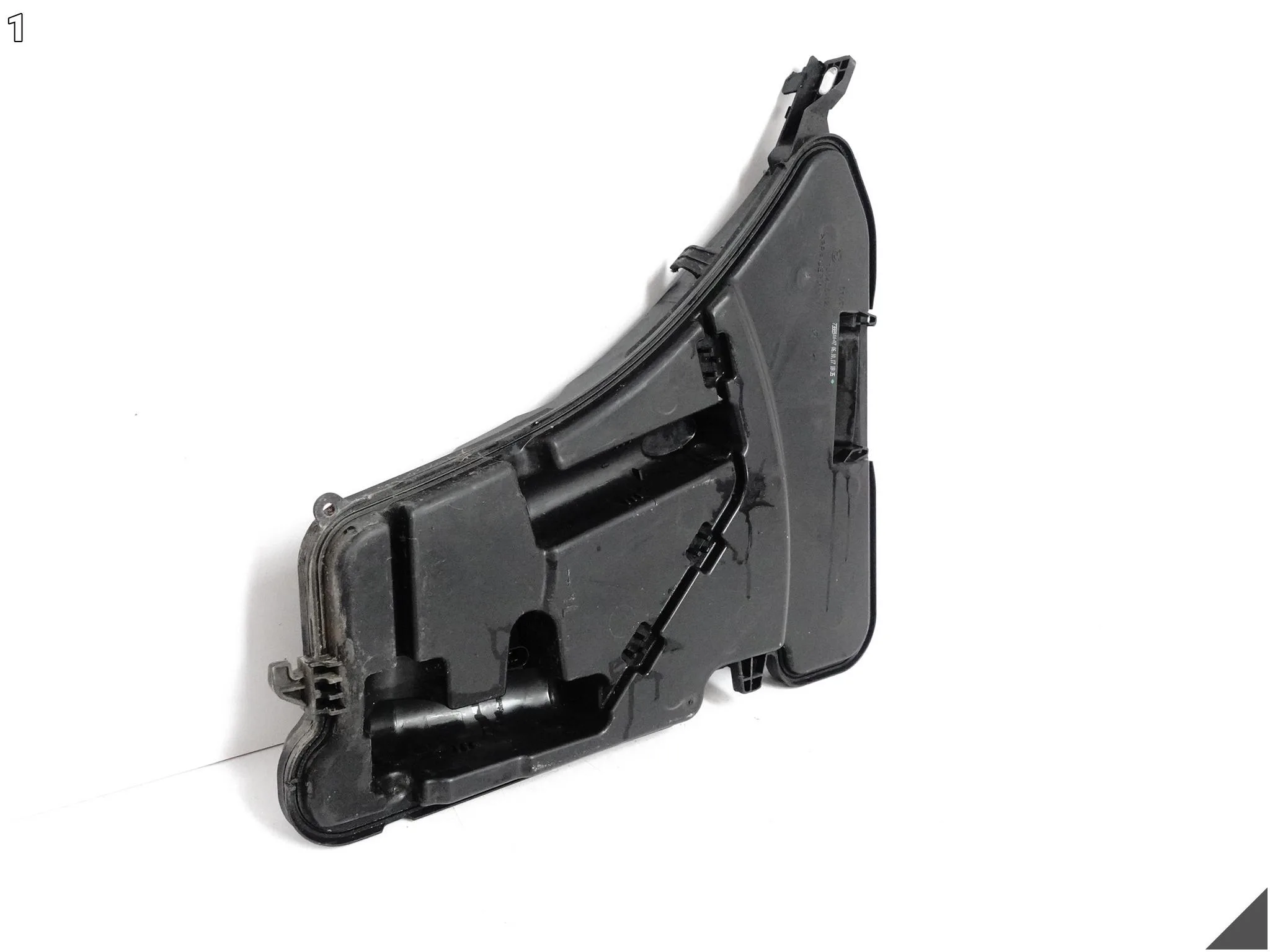 BMW 5 G30 G31 17-24 ZBIORNIK ZBIORNICZEK PŁYNU SPRYSKIWACZY 7388944 BMW 5 G30 G31 17-24 ZBIORNIK ZBIORNICZEK PŁYNU SPRYSKIWACZY 7388944 - obrazek 2