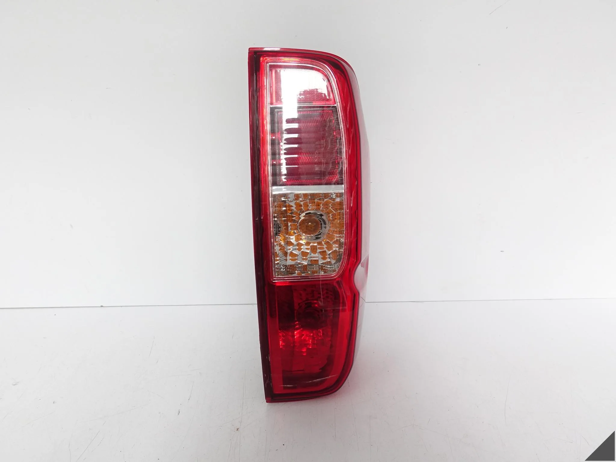NISSAN NAVARA D40 III (3 GENERACJA) 05-14 LIFT LAMPA BŁOTNIK LEWA TYŁ DEPO NISSAN NAVARA D40 III (3 GENERACJA) 05-14 LIFT LAMPA BŁOTNIK LEWA TYŁ DEPO