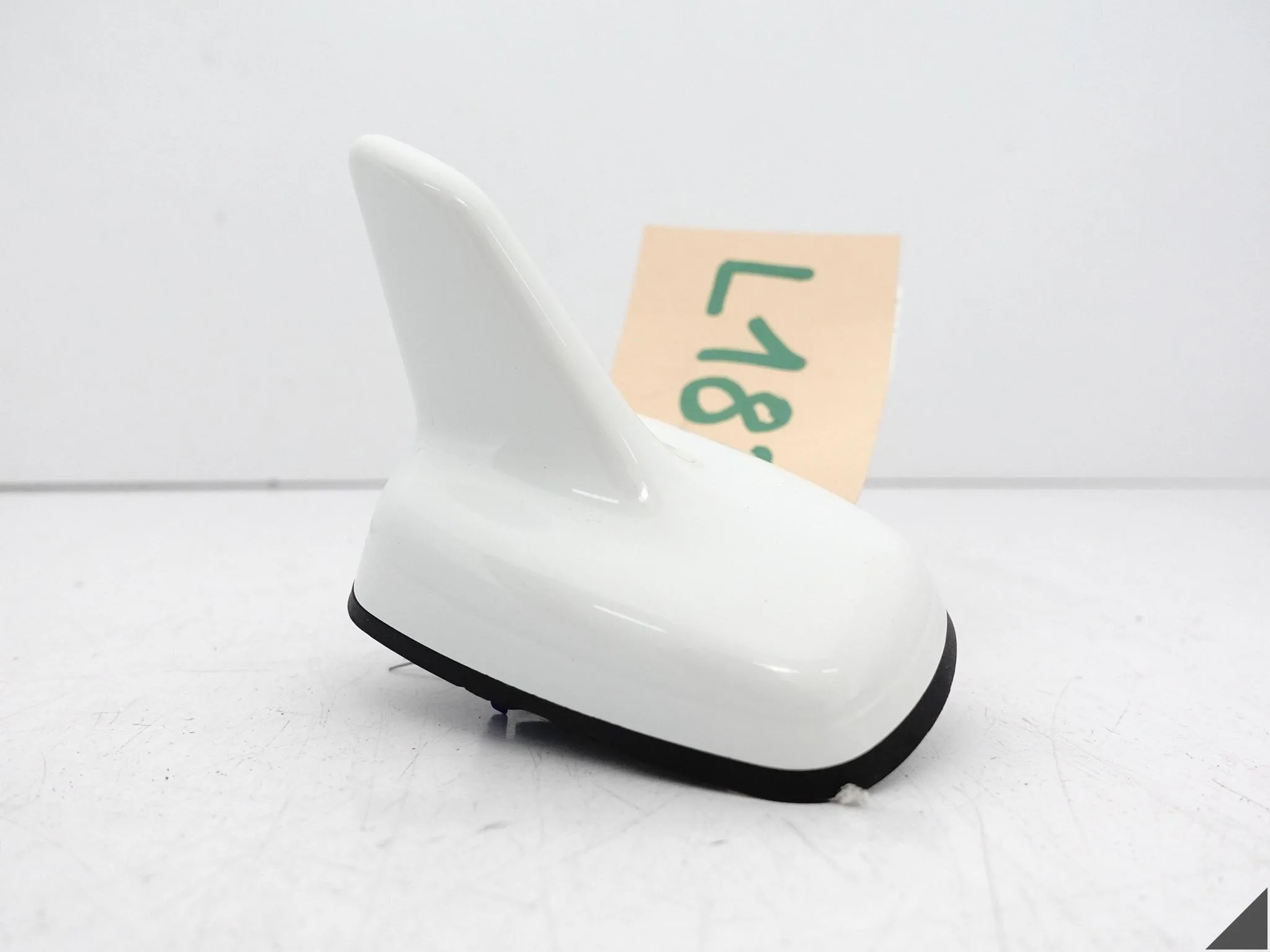 AUDI A5 S5 8T8 8T0 A4 S4 8K0 B8 A6 4G0 ANTENA DACHOWA GPS PŁETWA REKIN Y9C AUDI A5 S5 8T8 8T0 A4 S4 8K0 B8 A6 4G0 ANTENA DACHOWA GPS PŁETWA REKIN Y9C