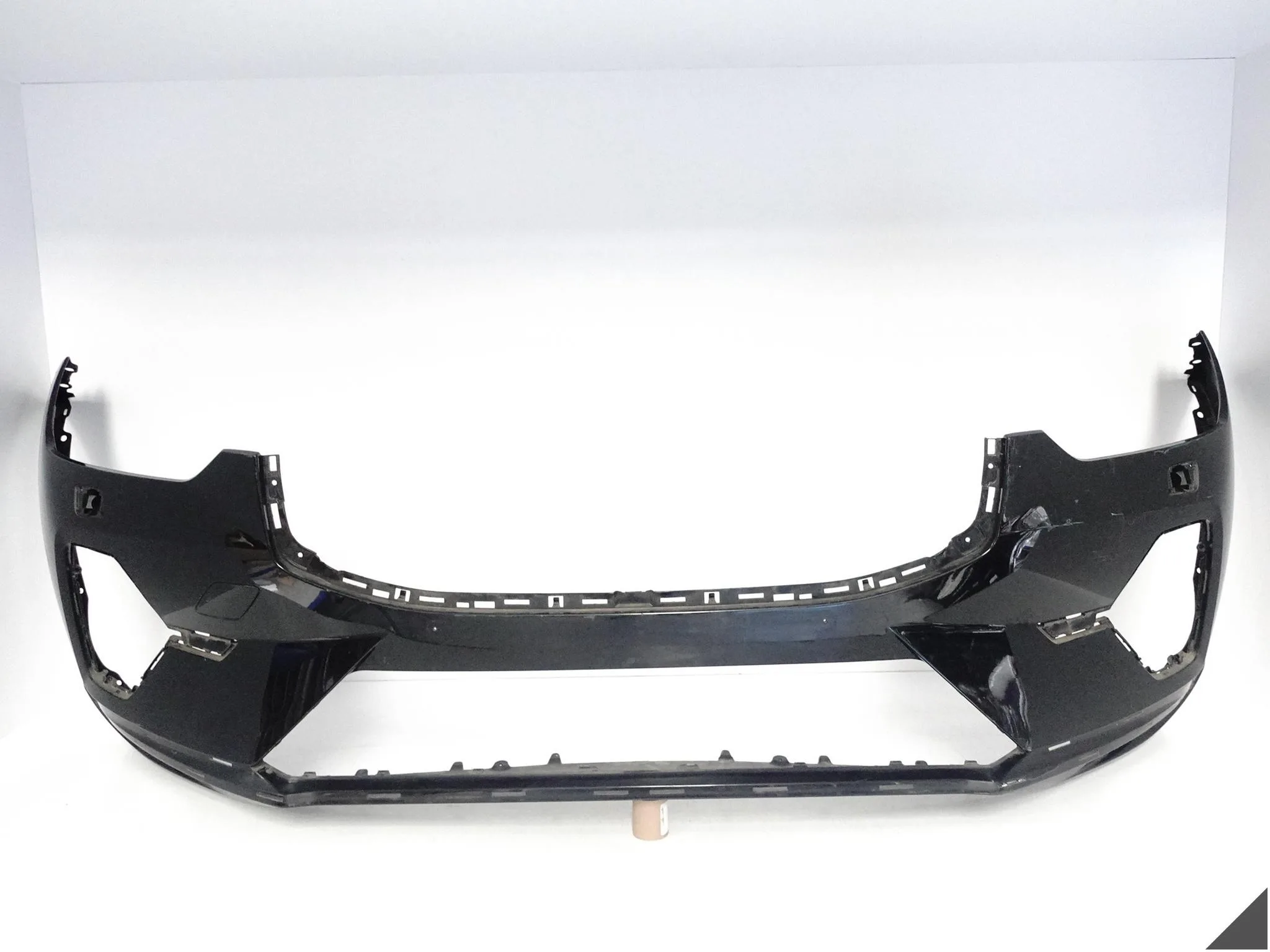 VOLVO XC60 II (2 GENERACJA) LIFT 21- ZWYKŁY ZDERZAK BUMPER PRZÓD (SPRYSKI) VOLVO XC60 II (2 GENERACJA) LIFT 21- ZWYKŁY ZDERZAK BUMPER PRZÓD (SPRYSKI)