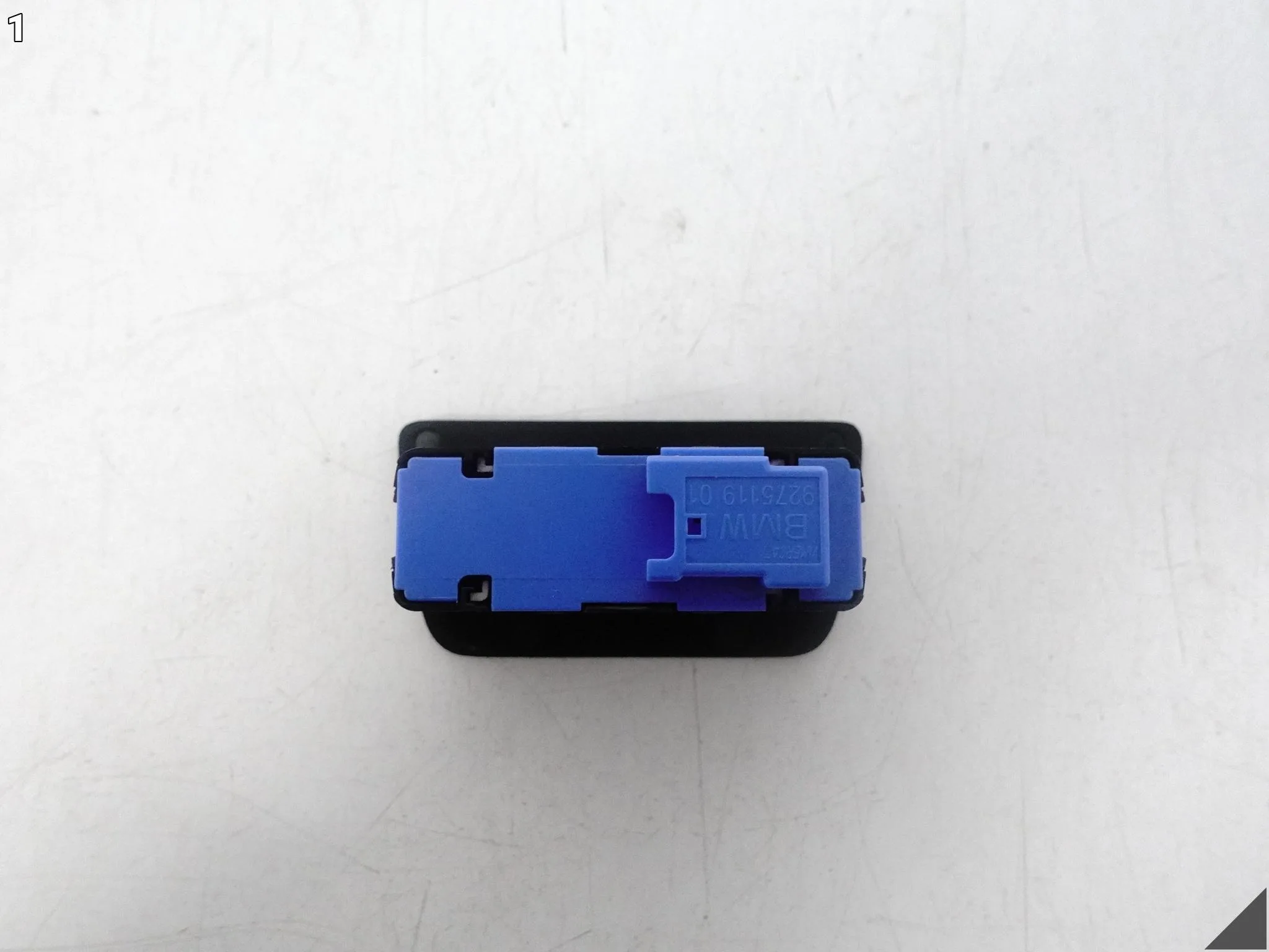 BMW MINI PRZYCISK PRZEŁĄCZNIK ZAMYKANIA KLAPY POKRYWY BAGAŻNIKA TYŁ 9275119 BMW MINI PRZYCISK PRZEŁĄCZNIK ZAMYKANIA KLAPY POKRYWY BAGAŻNIKA TYŁ 9275119 - obrazek 2