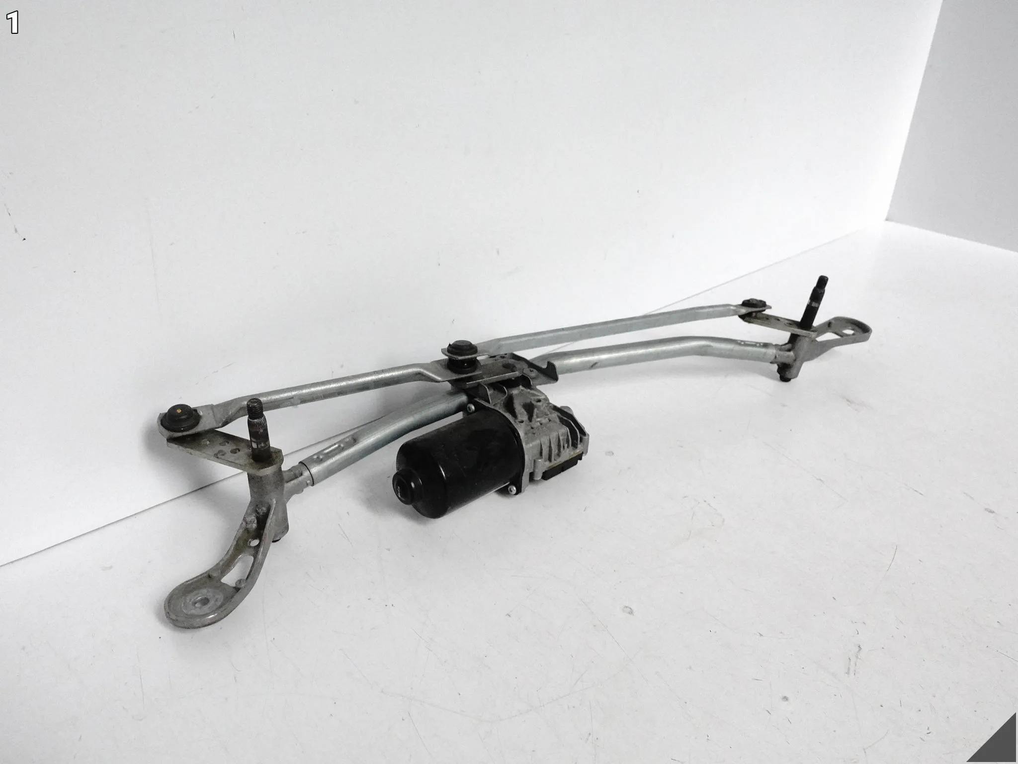 BMW 5 V M5 G30 G31 F90 MECHANIZM SILNICZEK WYCIERACZEK PRZÓD EUROPA BMW 5 V M5 G30 G31 F90 MECHANIZM SILNICZEK WYCIERACZEK PRZÓD EUROPA - obrazek 2