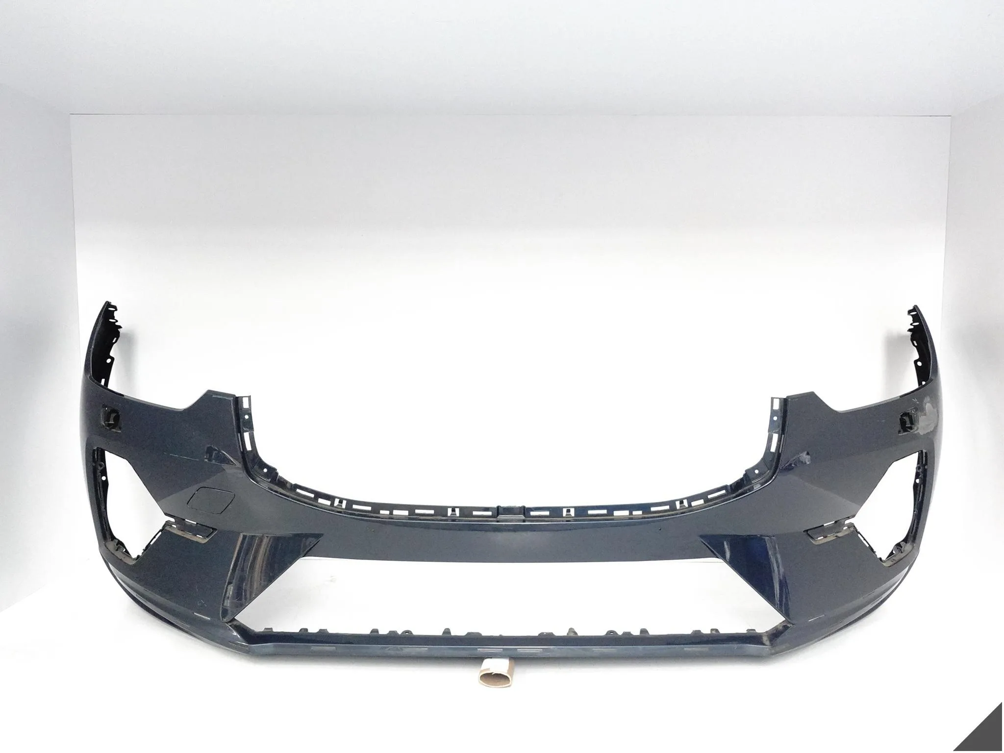 VOLVO XC60 II (2 GENERACJA) LIFT 21- ZWYKŁY ZDERZAK BUMPER PRZÓD (SPRYSKI) VOLVO XC60 II (2 GENERACJA) LIFT 21- ZWYKŁY ZDERZAK BUMPER PRZÓD (SPRYSKI)