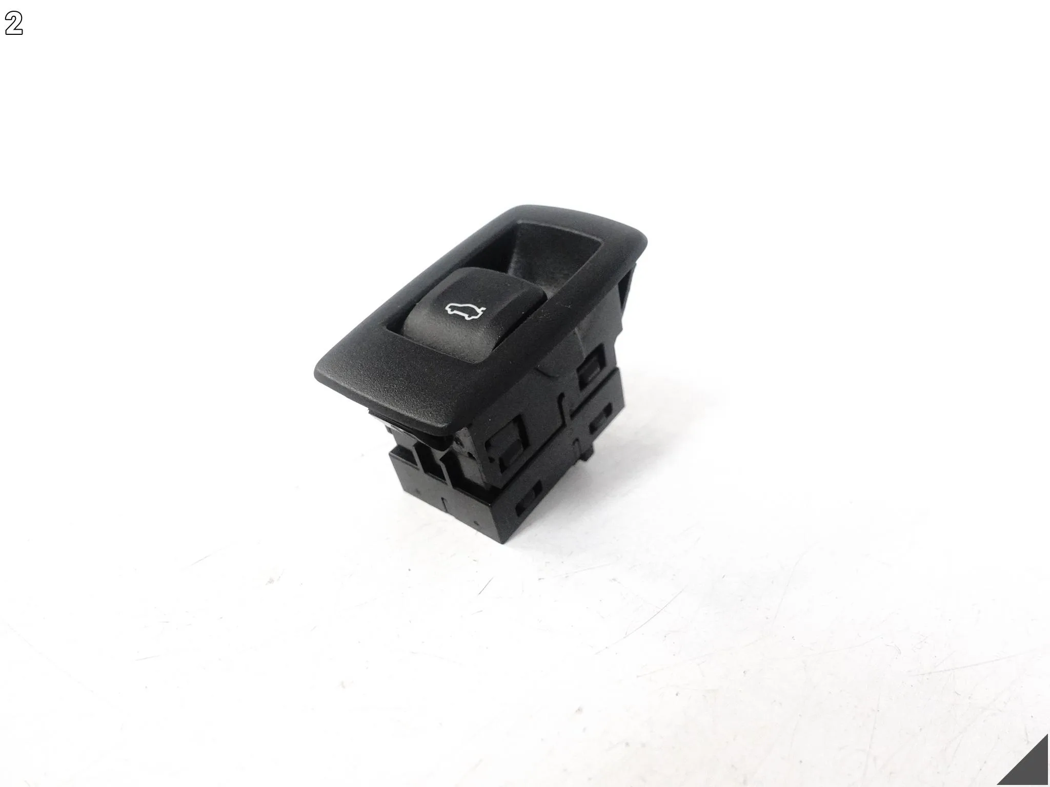 BMW G20 G30 G31 G32 G14 G15 G01 G02 G05 G06 PRZYCISK KLAPY BAGAŻNIKA PRZÓD BMW G20 G30 G31 G32 G14 G15 G01 G02 G05 G06 PRZYCISK KLAPY BAGAŻNIKA PRZÓD - obrazek 3