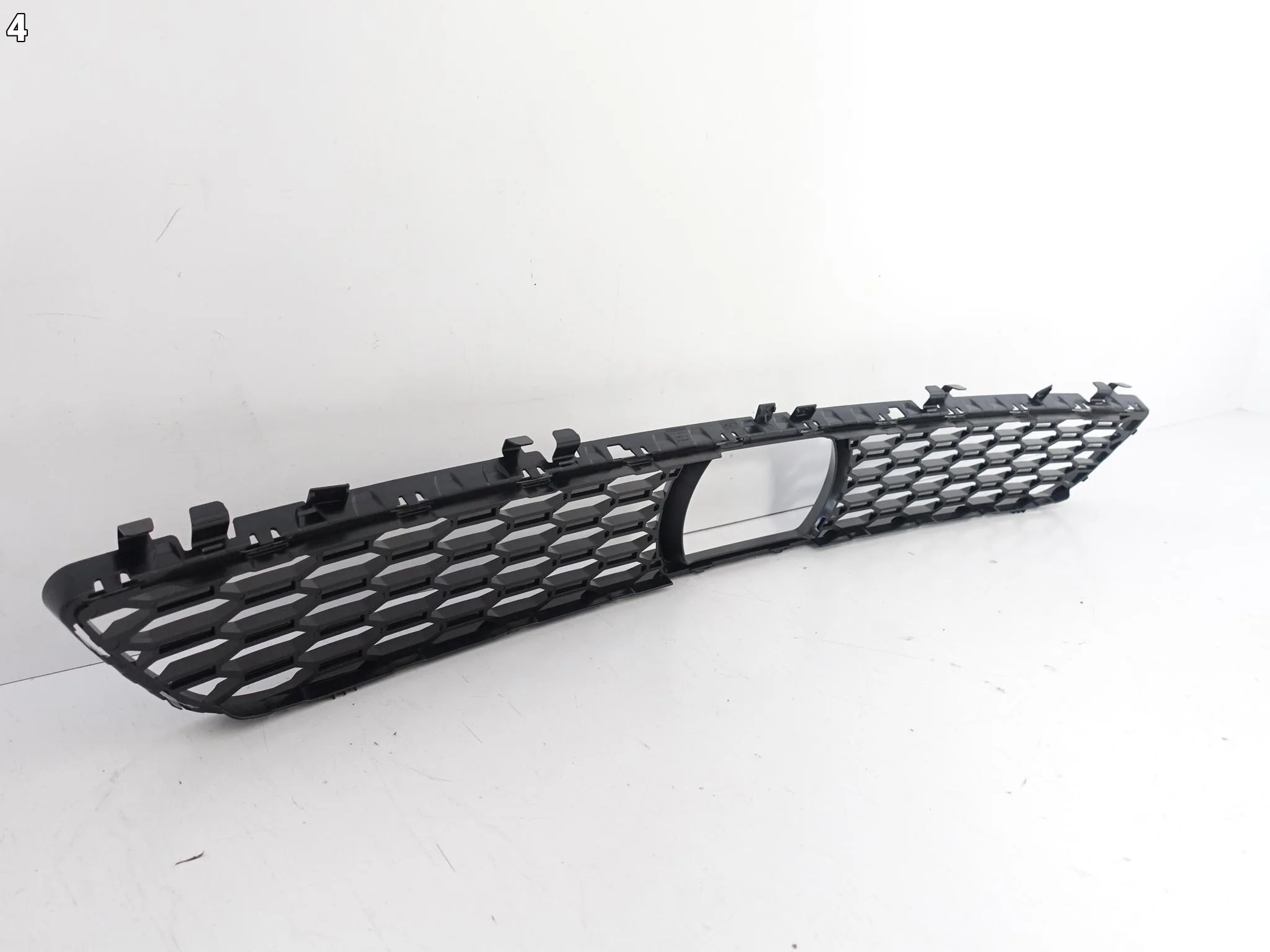 BMW 5 G30 G31 M-PAKIET 17-20 DOLNA KRATKA ATRAPA WLOT W ZDERZAK PRZÓD ORG BMW 5 G30 G31 M-PAKIET 17-20 DOLNA KRATKA ATRAPA WLOT W ZDERZAK PRZÓD ORG - obrazek 5