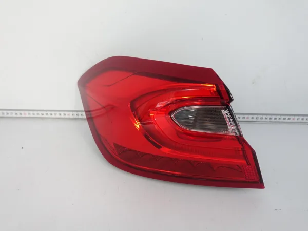 FORD FIESTA MK8 VIII VII 17-21 LAMPA LED LEWA W BŁOTNIK TYŁ EUROPA
