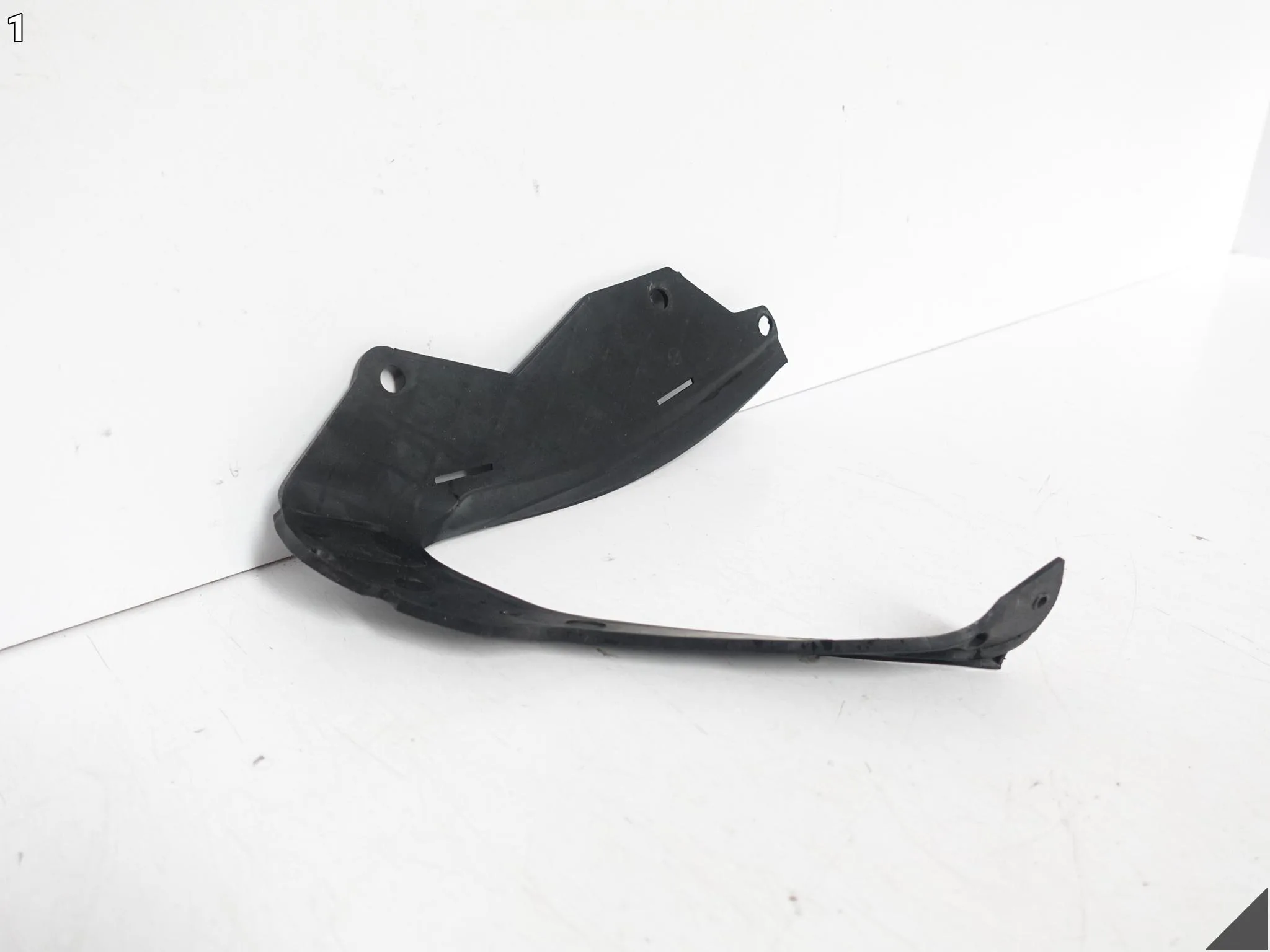 AUDI Q3 RSQ3 II F3 83A 18-25 USZCZELKA LAMPY LISTWA GUMOWA LEWA PRZÓD AUDI Q3 RSQ3 II F3 83A 18-25 USZCZELKA LAMPY LISTWA GUMOWA LEWA PRZÓD - obrazek 2