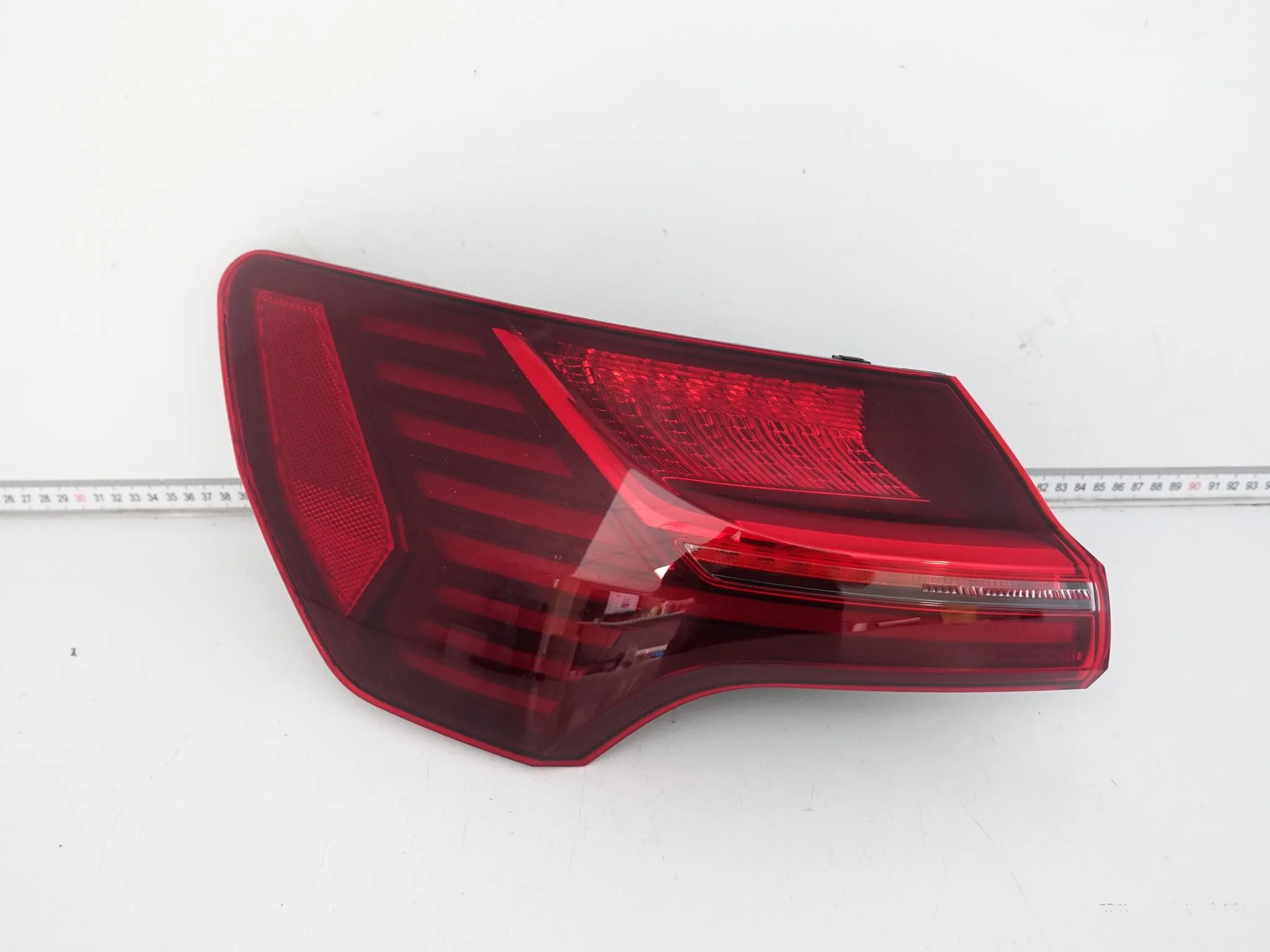 AUDI Q8 E-TRON 4KE SPORTBACK 18- LAMPA LED W BŁOTNIK LEWA TYŁ EUROPA AUDI Q8 E-TRON 4KE SPORTBACK 18- LAMPA LED W BŁOTNIK LEWA TYŁ EUROPA