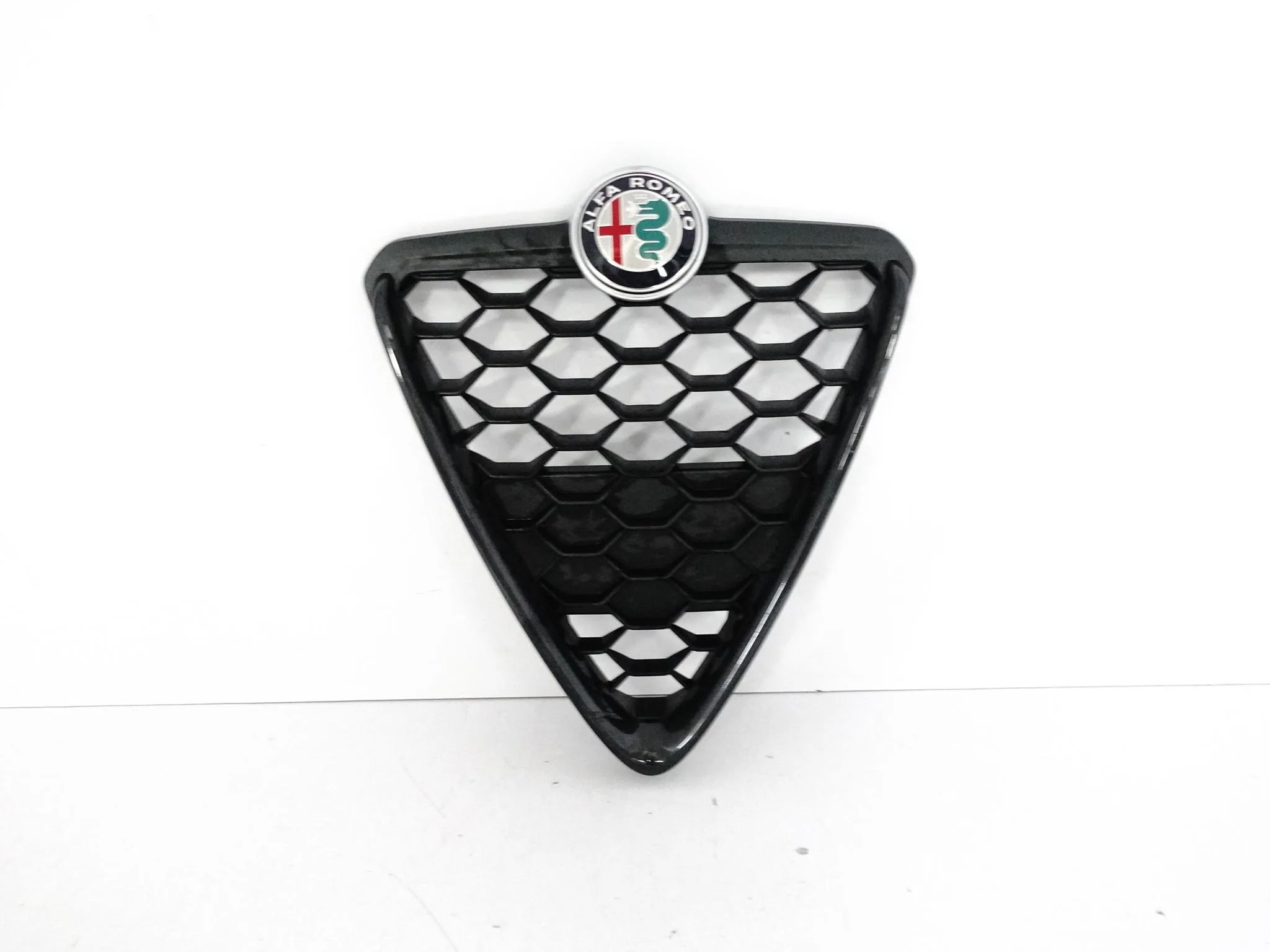 ALFA ROMEO GIULIETTA LIFT 16-20 GRILL ATRAPA KRATKA W ZDERZAK PRZÓD ALFA ROMEO GIULIETTA LIFT 16-20 GRILL ATRAPA KRATKA W ZDERZAK PRZÓD