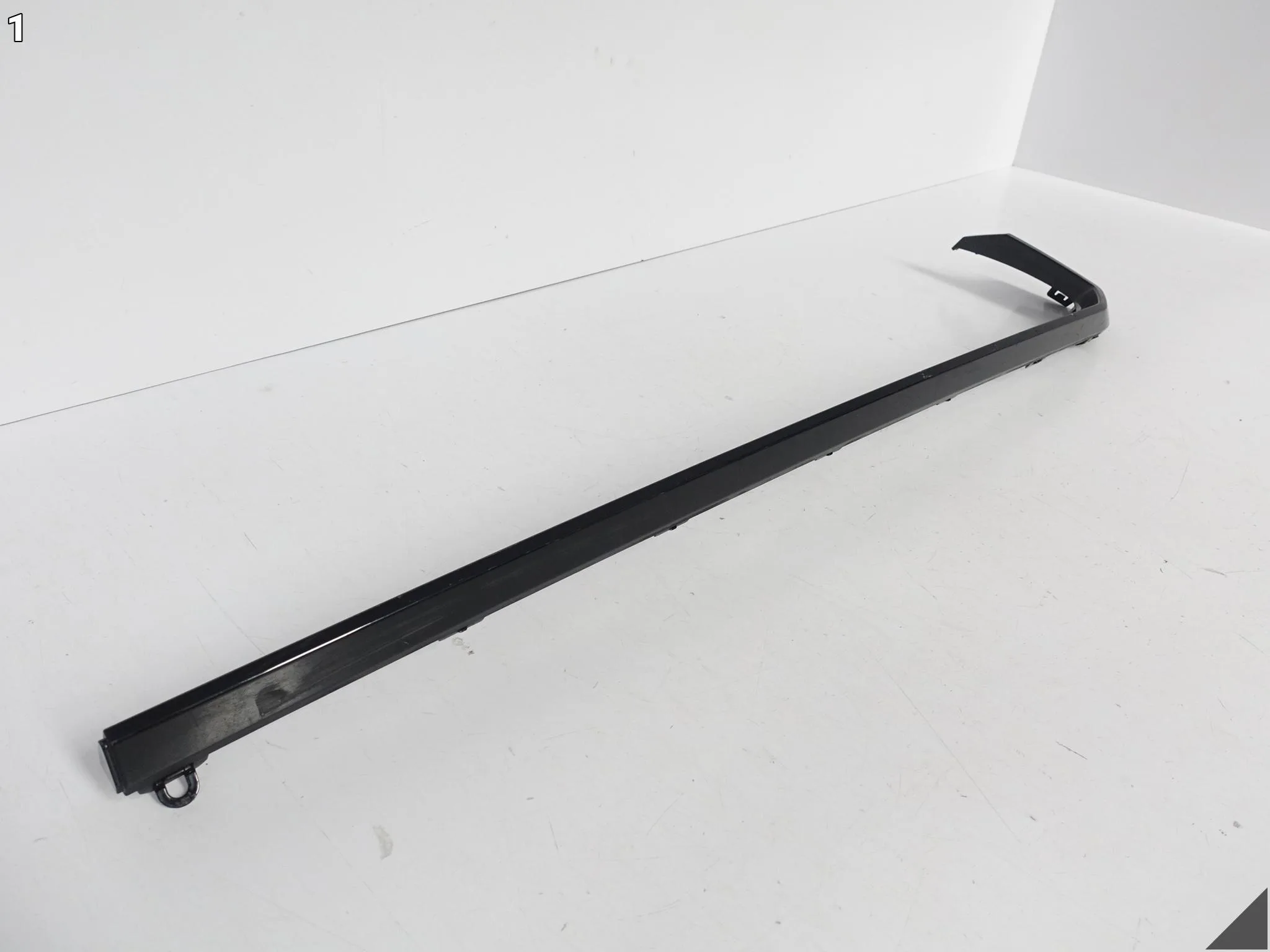 BMW M3 G80 M-POWER SEDAN LIMUZYNA 18-25 LIFT LCI ZDERZAK LISTWA LEWA TYŁ BMW M3 G80 M-POWER SEDAN LIMUZYNA 18-25 LIFT LCI ZDERZAK LISTWA LEWA TYŁ - obrazek 2