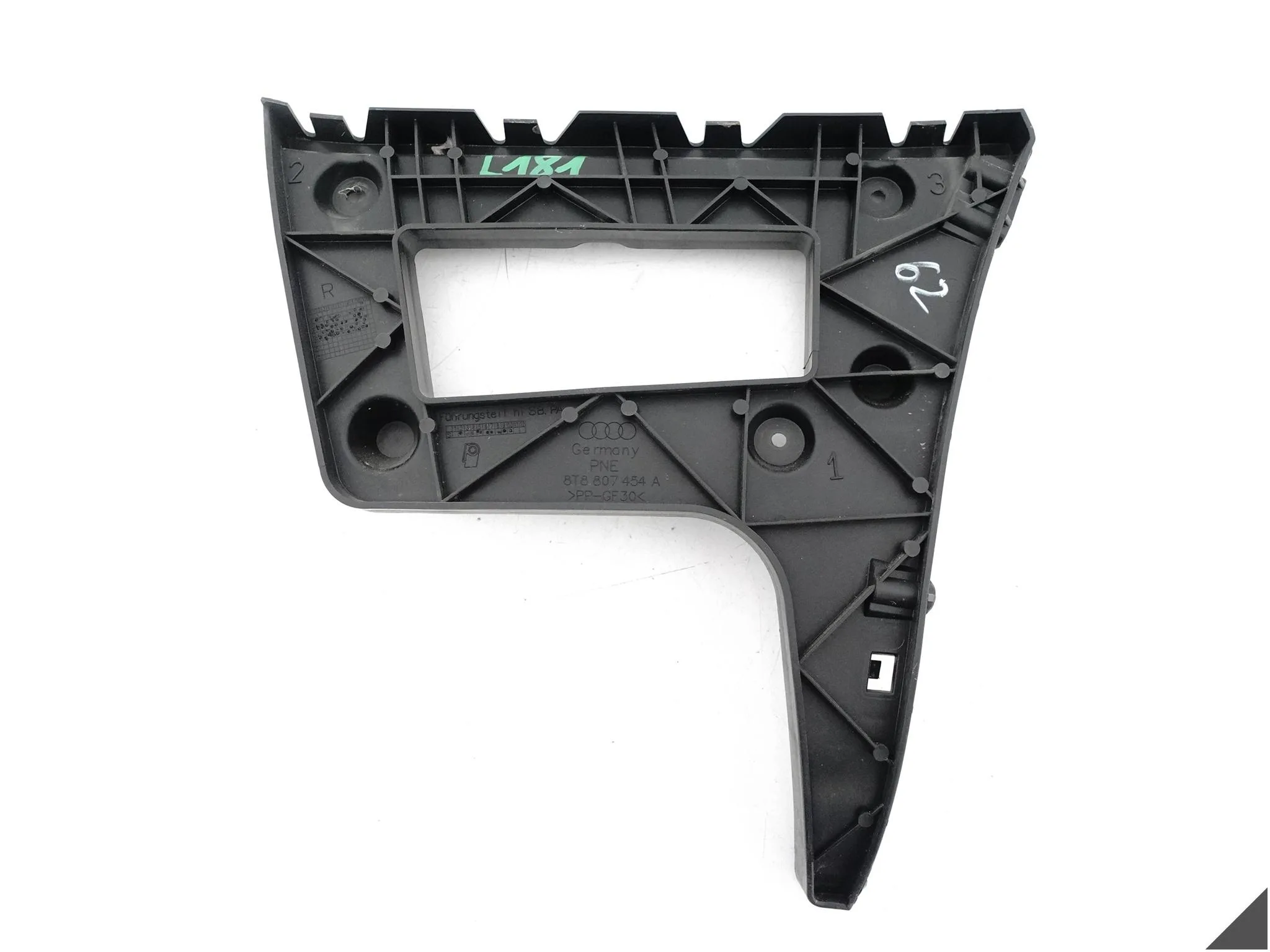 AUDI A5 S5 8T8 SPORTBACK B8 LIFT 11-16 ŚLIZG MOCOWANIE W ZDERZAK PRAWY TYŁ AUDI A5 S5 8T8 SPORTBACK B8 LIFT 11-16 ŚLIZG MOCOWANIE W ZDERZAK PRAWY TYŁ