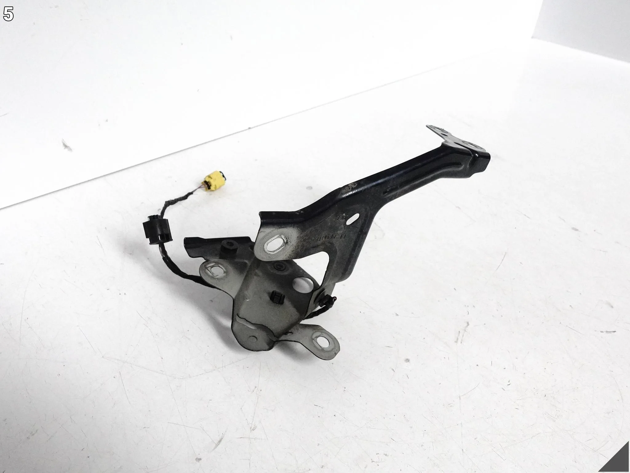 BMW 5 G30 G31 M5 F90 17-24 ŚLIZG MOCOWANIE UCHWYT W BŁOTNIK LEWY PRZÓD BMW 5 G30 G31 M5 F90 17-24 ŚLIZG MOCOWANIE UCHWYT W BŁOTNIK LEWY PRZÓD - obrazek 6
