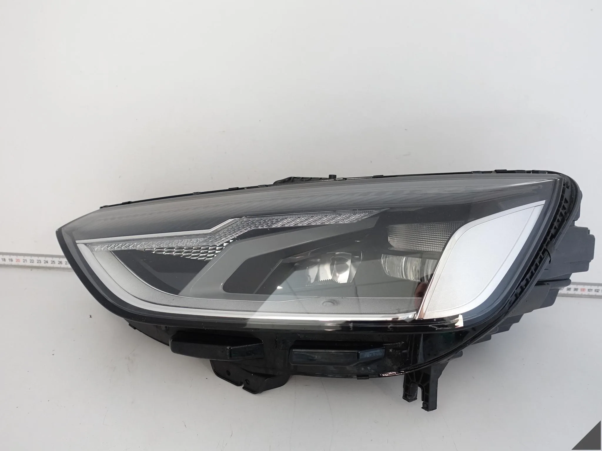 AUDI A4 S4 B9 8W0 LIFT 19-24 LAMPA BASIS FULL LED LEWA PRZÓD EUROPA AUDI A4 S4 B9 8W0 LIFT 19-24 LAMPA BASIS FULL LED LEWA PRZÓD EUROPA