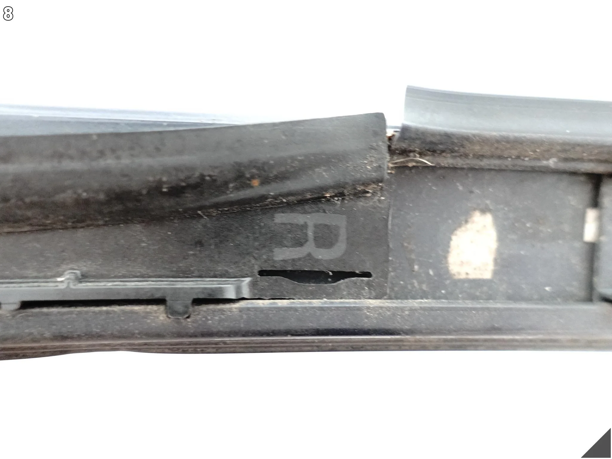 BMW 5 G30 G31 17-23 DACH LISTWA ZGARNIAJĄCA SZYBY CZOŁOWEJ PRZEDNIEJ PRAWA BMW 5 G30 G31 17-23 DACH LISTWA ZGARNIAJĄCA SZYBY CZOŁOWEJ PRZEDNIEJ PRAWA - obrazek 9