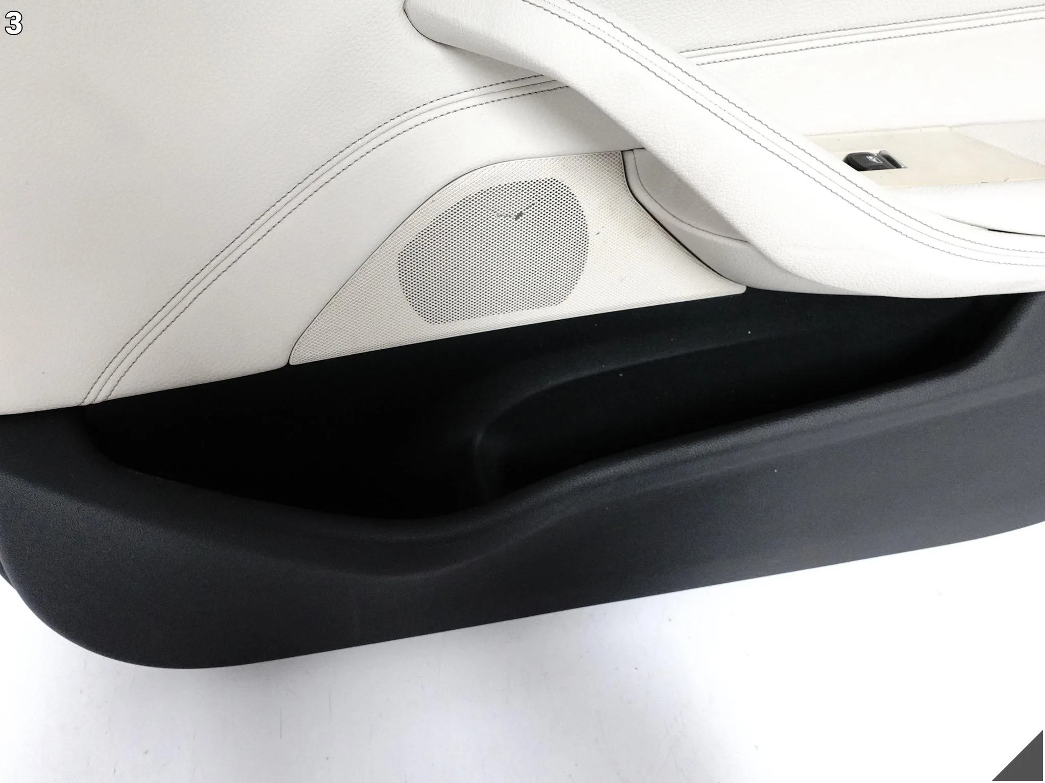 BMW 5 G30 G31 M5 F90 17-24 TAPICERKA BOCZEK DRZWI SKÓRA LISTWA PRAWA PRZÓD BMW 5 G30 G31 M5 F90 17-24 TAPICERKA BOCZEK DRZWI SKÓRA LISTWA PRAWA PRZÓD - obrazek 4