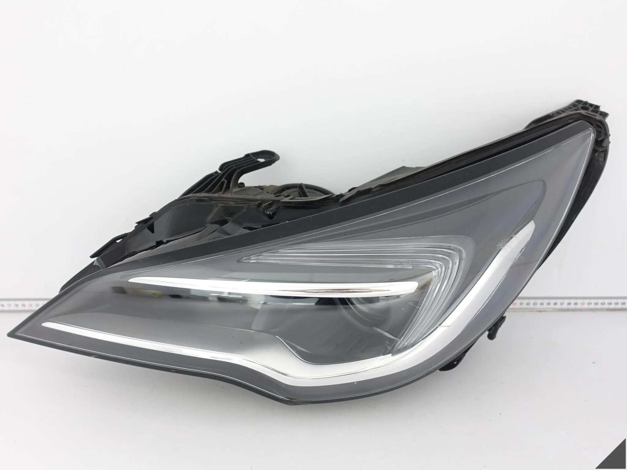 OPEL ASTRA 5 K (V GENERACJA) LIFT 19-21 LAMPA HALOGEN ZWYKŁA H7 + LED LEWA OPEL ASTRA 5 K (V GENERACJA) LIFT 19-21 LAMPA HALOGEN ZWYKŁA H7 + LED LEWA