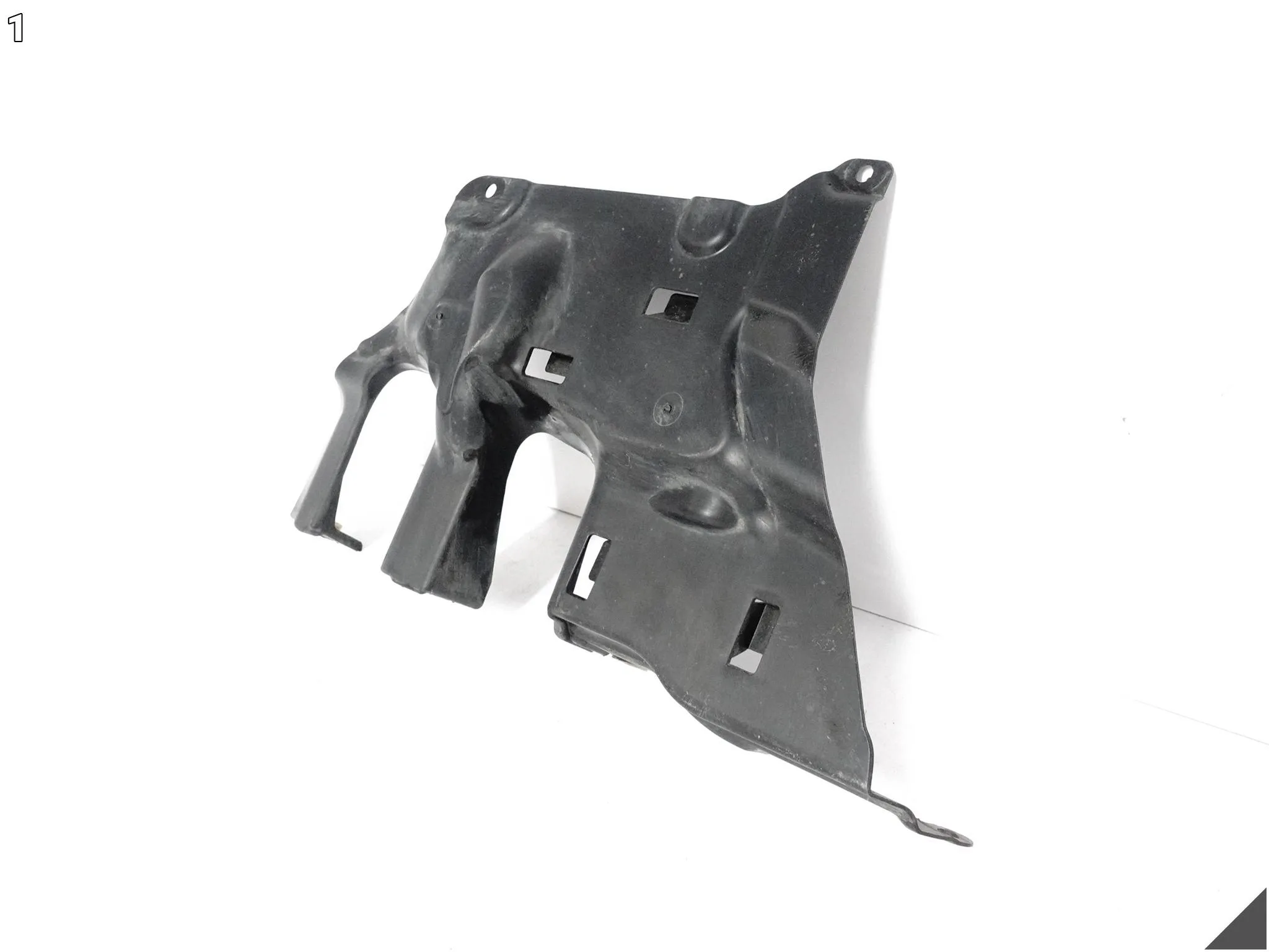 BMW G11 G12 G14 G15 G16 G30 G31 G32 OSŁONA LEWA PODWOZIA MAGLOWNICY BMW G11 G12 G14 G15 G16 G30 G31 G32 OSŁONA LEWA PODWOZIA MAGLOWNICY - obrazek 2