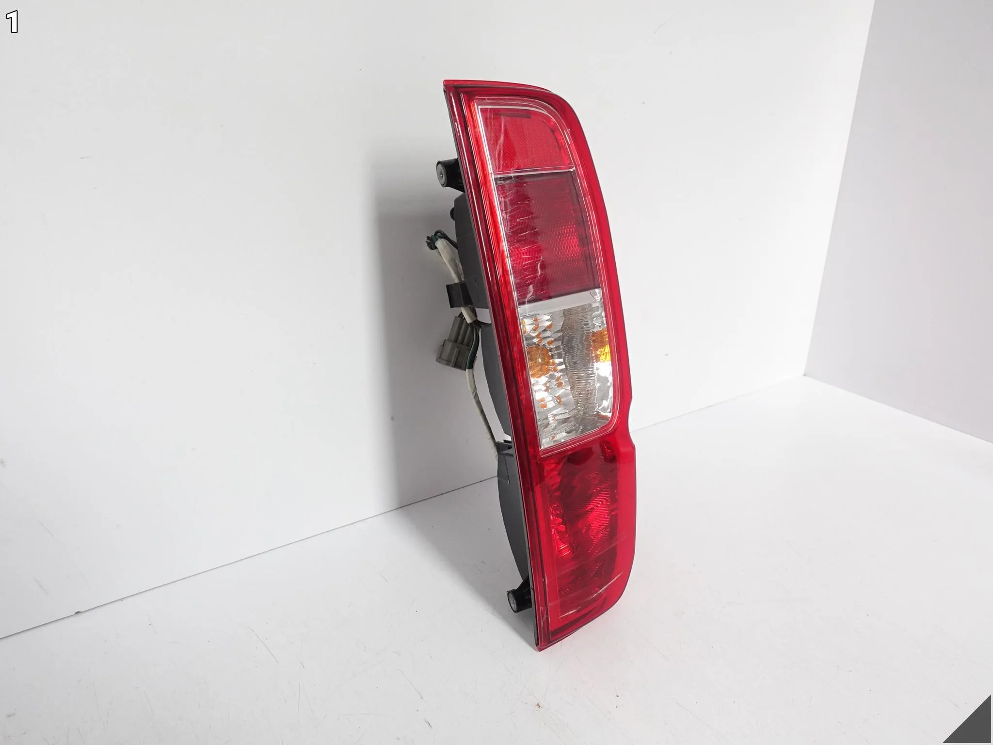 NISSAN NAVARA D40 III (3 GENERACJA) 05-14 LIFT LAMPA BŁOTNIK LEWA TYŁ DEPO NISSAN NAVARA D40 III (3 GENERACJA) 05-14 LIFT LAMPA BŁOTNIK LEWA TYŁ DEPO - obrazek 2