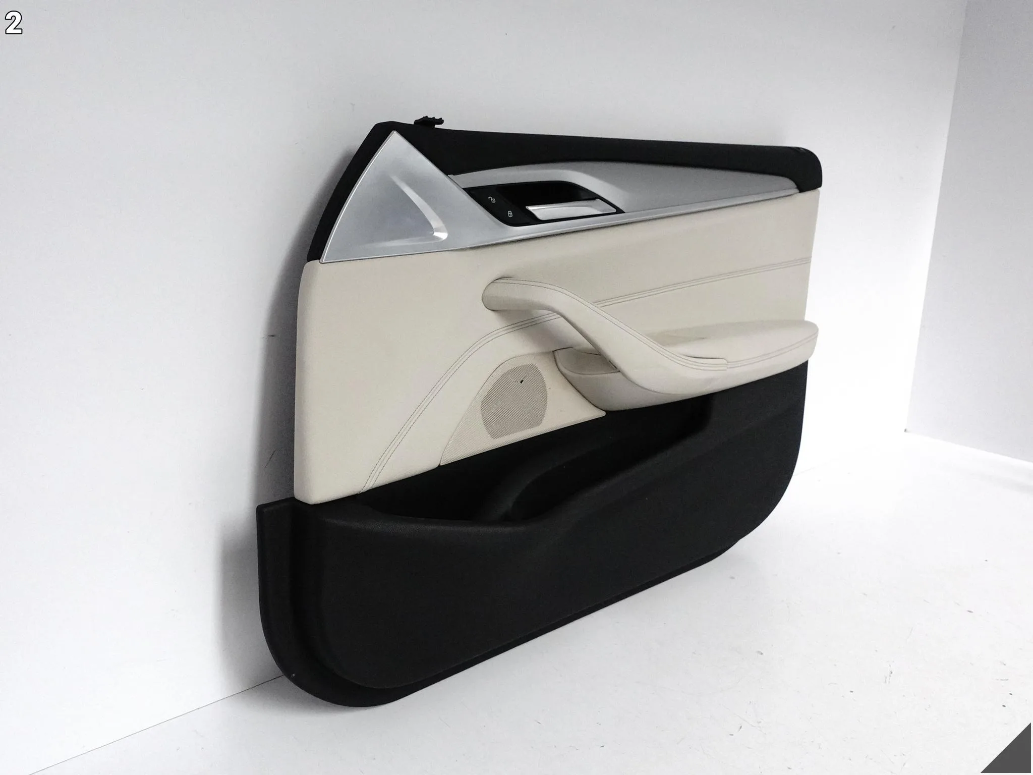 BMW 5 G30 G31 M5 F90 17-24 TAPICERKA BOCZEK DRZWI SKÓRA LISTWA PRAWA PRZÓD BMW 5 G30 G31 M5 F90 17-24 TAPICERKA BOCZEK DRZWI SKÓRA LISTWA PRAWA PRZÓD - obrazek 3