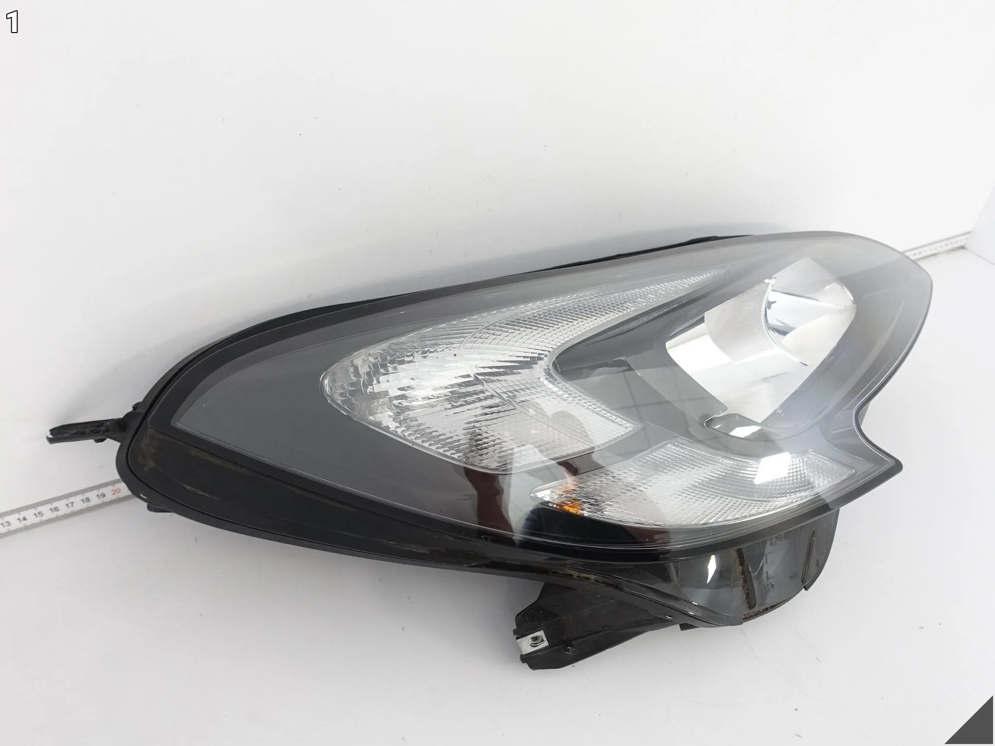 OPEL CORSA E V (5 GENERACJA) 14-19 LAMPA ZWYKŁA HALOGEN PRAWA PRZÓD EUROPA OPEL CORSA E V (5 GENERACJA) 14-19 LAMPA ZWYKŁA HALOGEN PRAWA PRZÓD EUROPA - obrazek 2