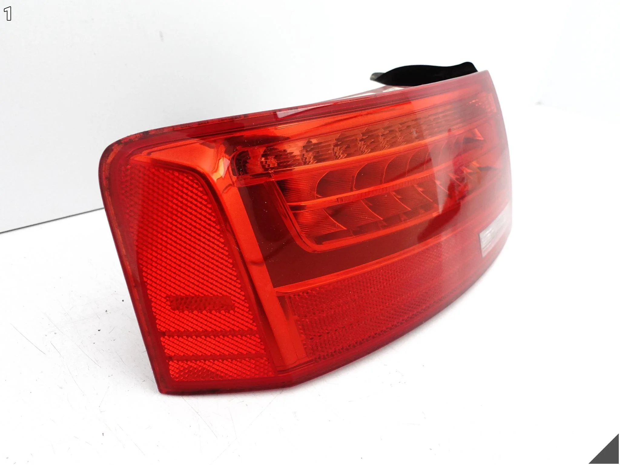 AUDI A5 S5 8T8 SPORTBACK B8 LIFT 11-16 LAMPA LED LEWA TYŁ W BŁOTNIK EU AUDI A5 S5 8T8 SPORTBACK B8 LIFT 11-16 LAMPA LED LEWA TYŁ W BŁOTNIK EU - obrazek 2