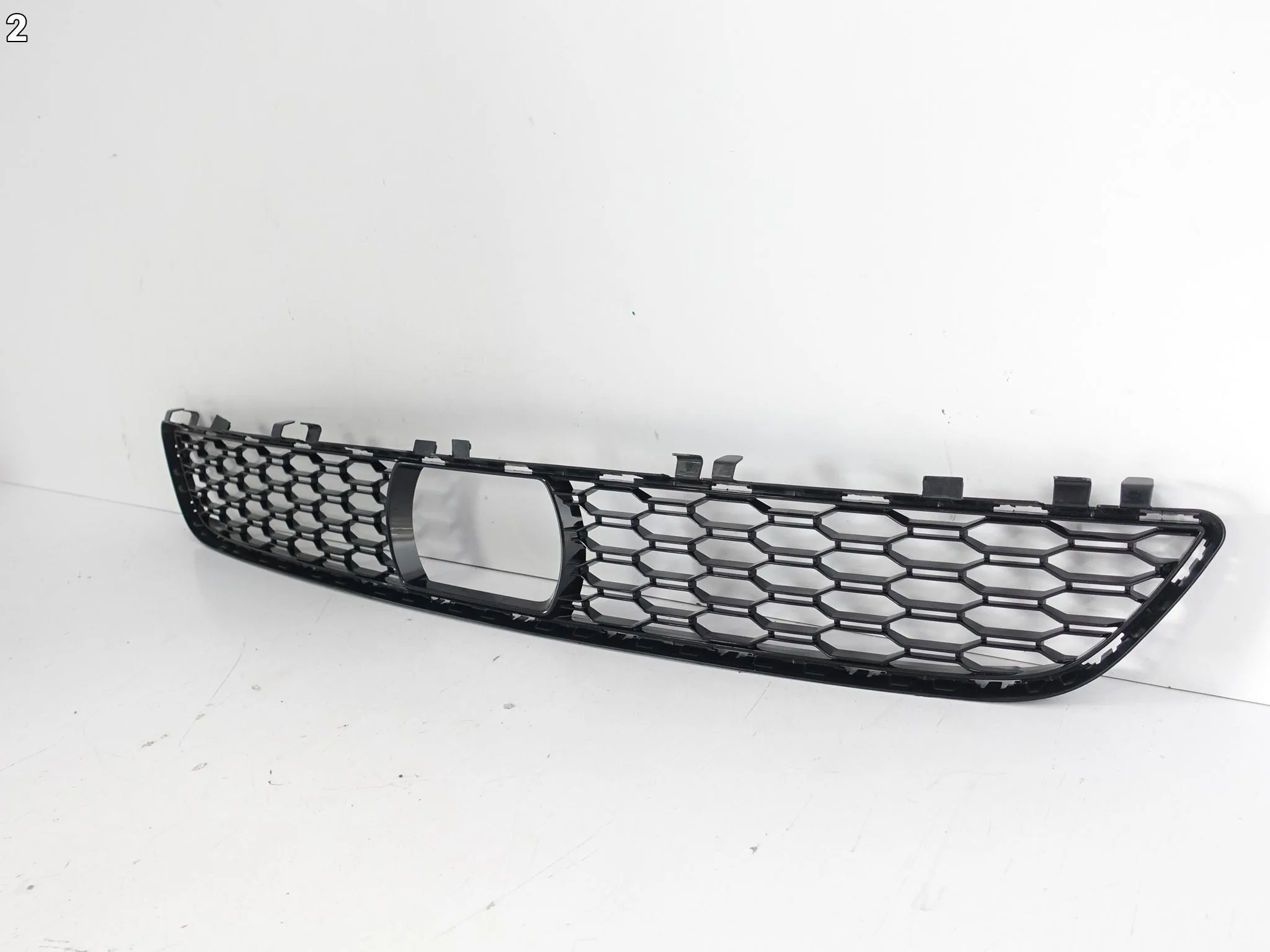 BMW 5 G30 G31 M-PAKIET 17-20 DOLNA KRATKA ATRAPA WLOT W ZDERZAK PRZÓD ORG BMW 5 G30 G31 M-PAKIET 17-20 DOLNA KRATKA ATRAPA WLOT W ZDERZAK PRZÓD ORG - obrazek 3