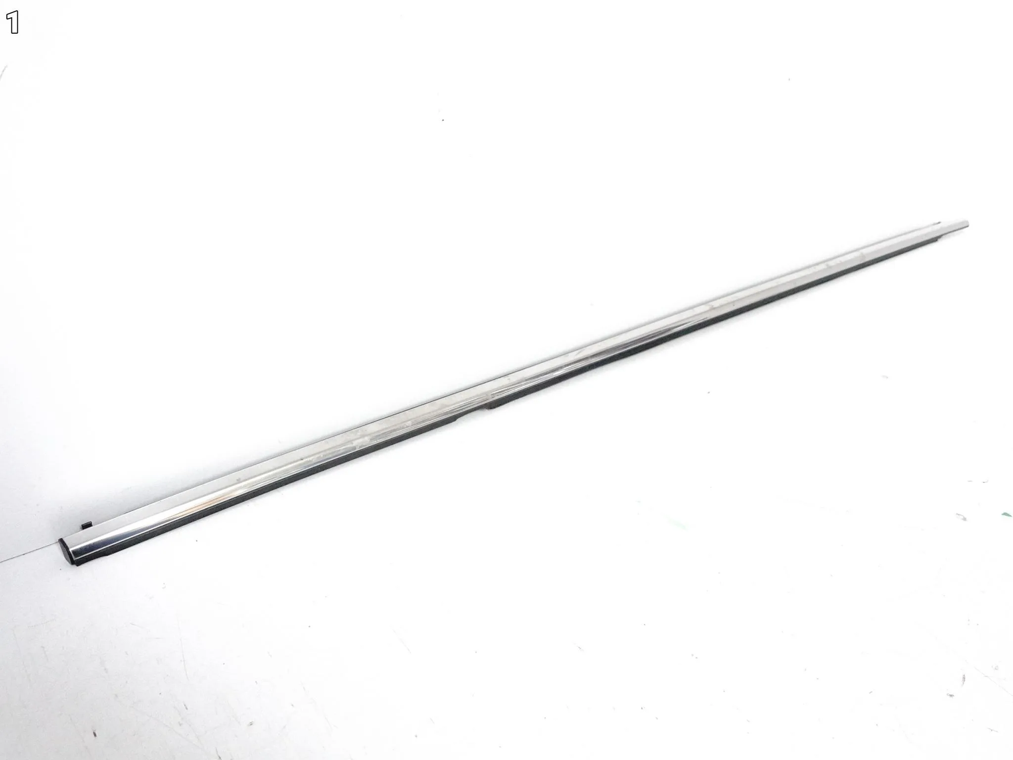 LEXUS RX IV 4 RX450 RX350 15-22 LIFT LISTWA ZGARNIAJĄCA SZYBY PRAWA PRZÓD LEXUS RX IV 4 RX450 RX350 15-22 LIFT LISTWA ZGARNIAJĄCA SZYBY PRAWA PRZÓD - obrazek 2