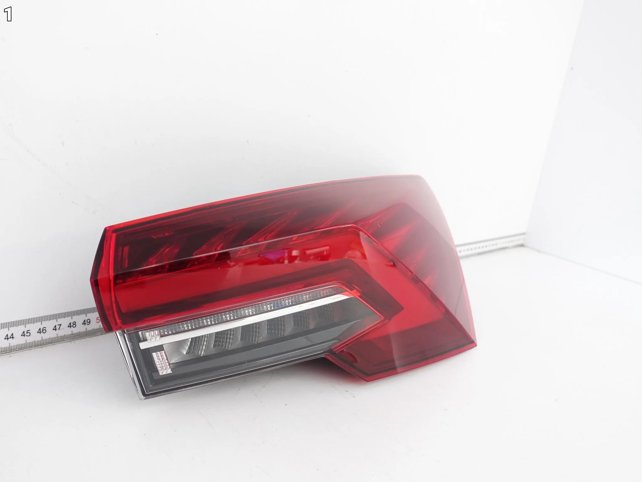 SKODA OCTAVIA IV 4 5E3 KOMBI LIFT 24- LAMPA LED PRAWA W BŁOTNIK TYŁ EUROPA SKODA OCTAVIA IV 4 5E3 KOMBI LIFT 24- LAMPA LED PRAWA W BŁOTNIK TYŁ EUROPA - obrazek 2
