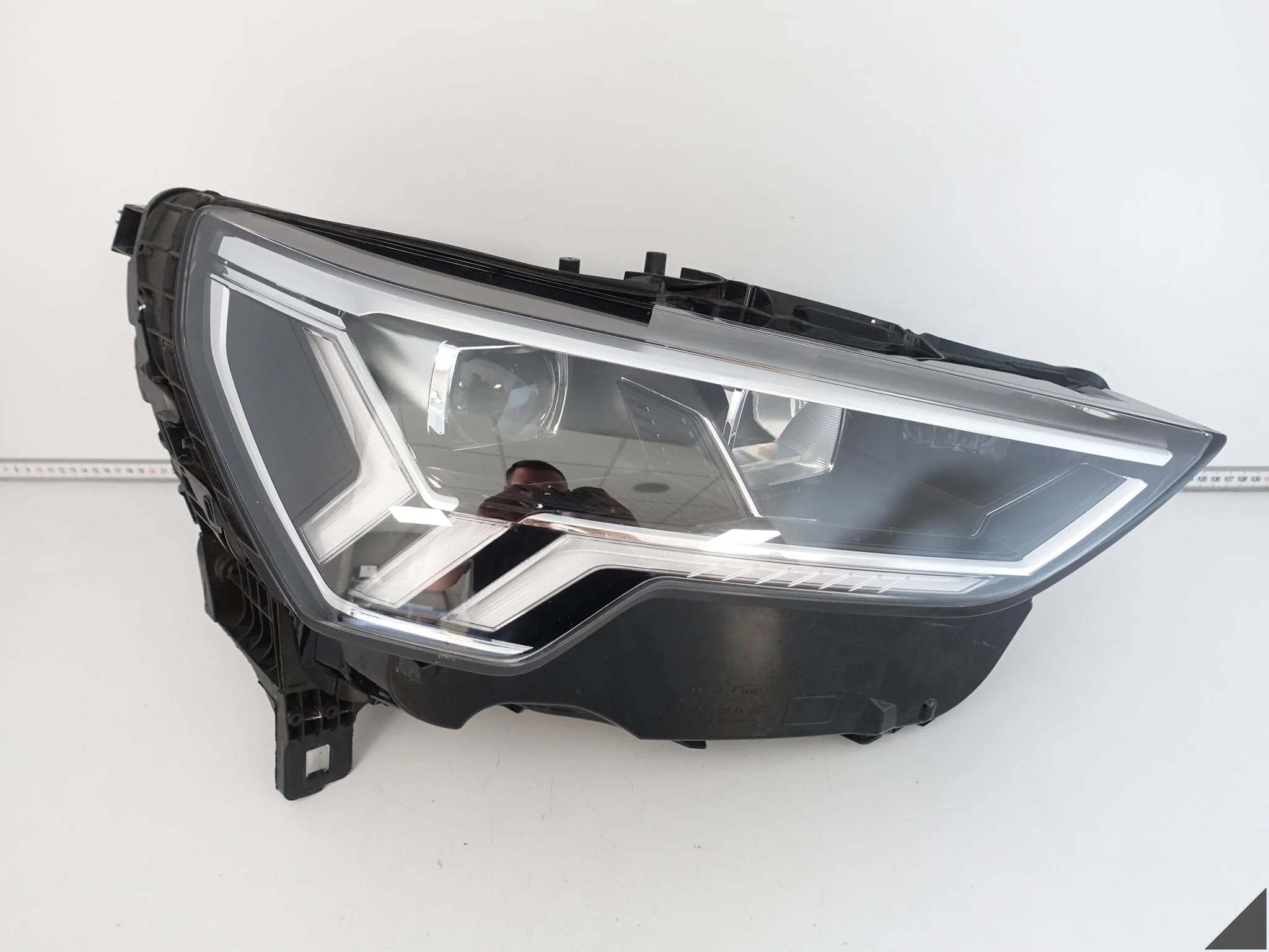 AUDI Q3 II (2 GENERACJA) F3 83A 18-25 LAMPA FULL LED PRAWA PRZÓD EUROPA 034 AUDI Q3 II (2 GENERACJA) F3 83A 18-25 LAMPA FULL LED PRAWA PRZÓD EUROPA 034