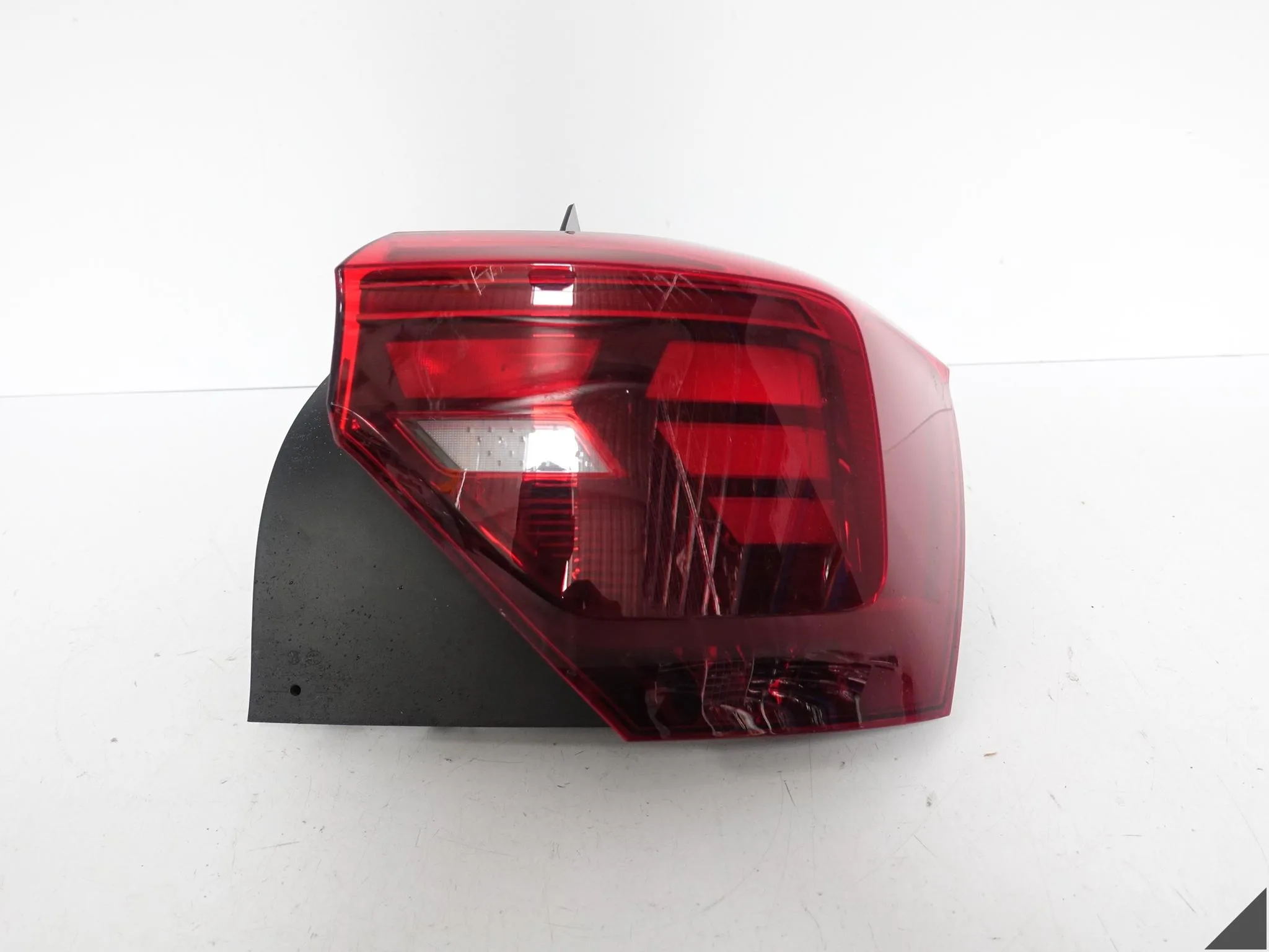 VW POLO VI 6 2G0 LIFT 21- LAMPA TAILLIGHT LED W BŁOTNIK PRAWA TYŁ EUROPA VW POLO VI 6 2G0 LIFT 21- LAMPA TAILLIGHT LED W BŁOTNIK PRAWA TYŁ EUROPA