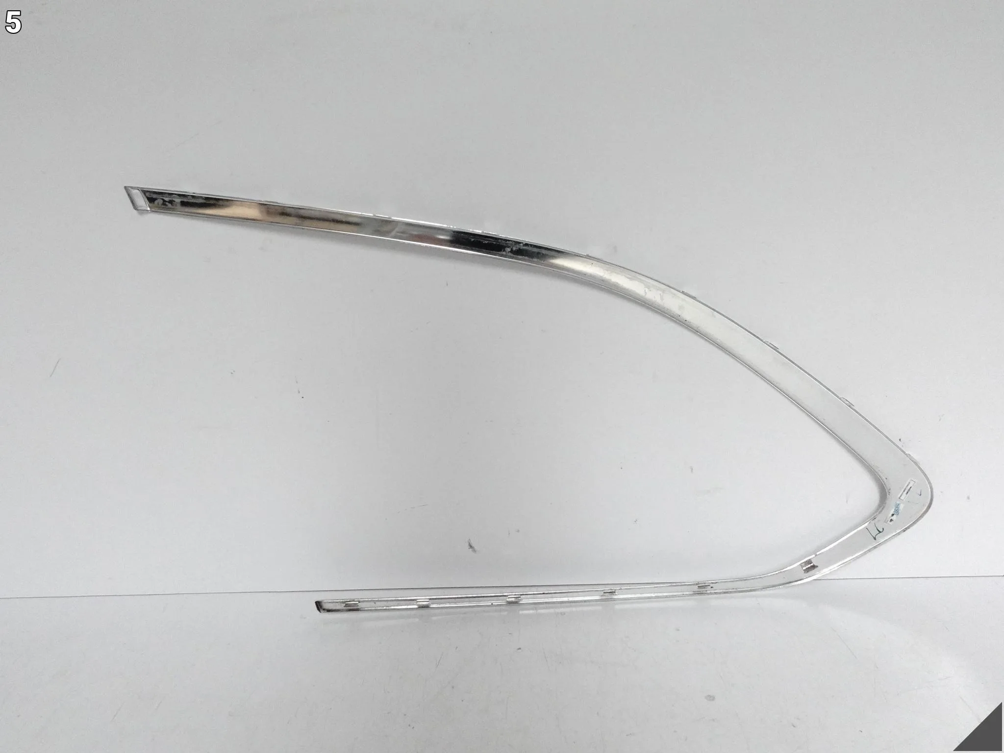 BMW 5 G31 TOURING 17-20 LISTWA OZDOBNA SPOILER CHROM SZYBY TYŁ PRAWA 7337010 BMW 5 G31 TOURING 17-20 LISTWA OZDOBNA SPOILER CHROM SZYBY TYŁ PRAWA 7337010 - obrazek 6
