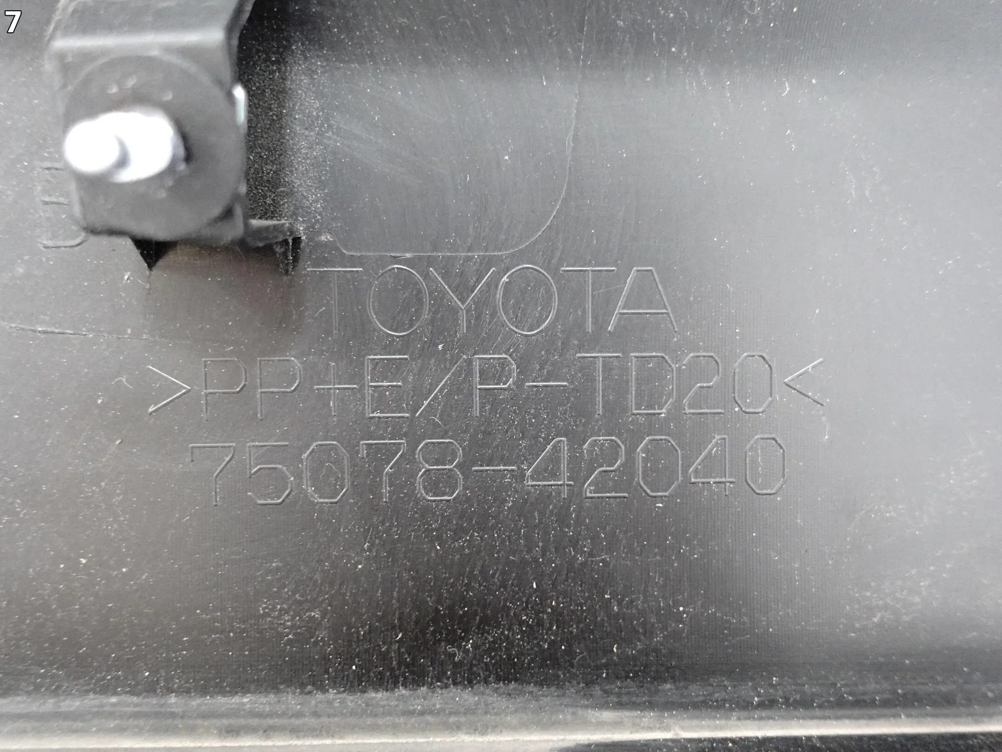 TOYOTA RAV4 V 5 19- DOLNA LISTWA OSŁONA DRZWI LEWA TYŁ 75078-42040 ORG TOYOTA RAV4 V 5 19- DOLNA LISTWA OSŁONA DRZWI LEWA TYŁ 75078-42040 ORG - obrazek 8