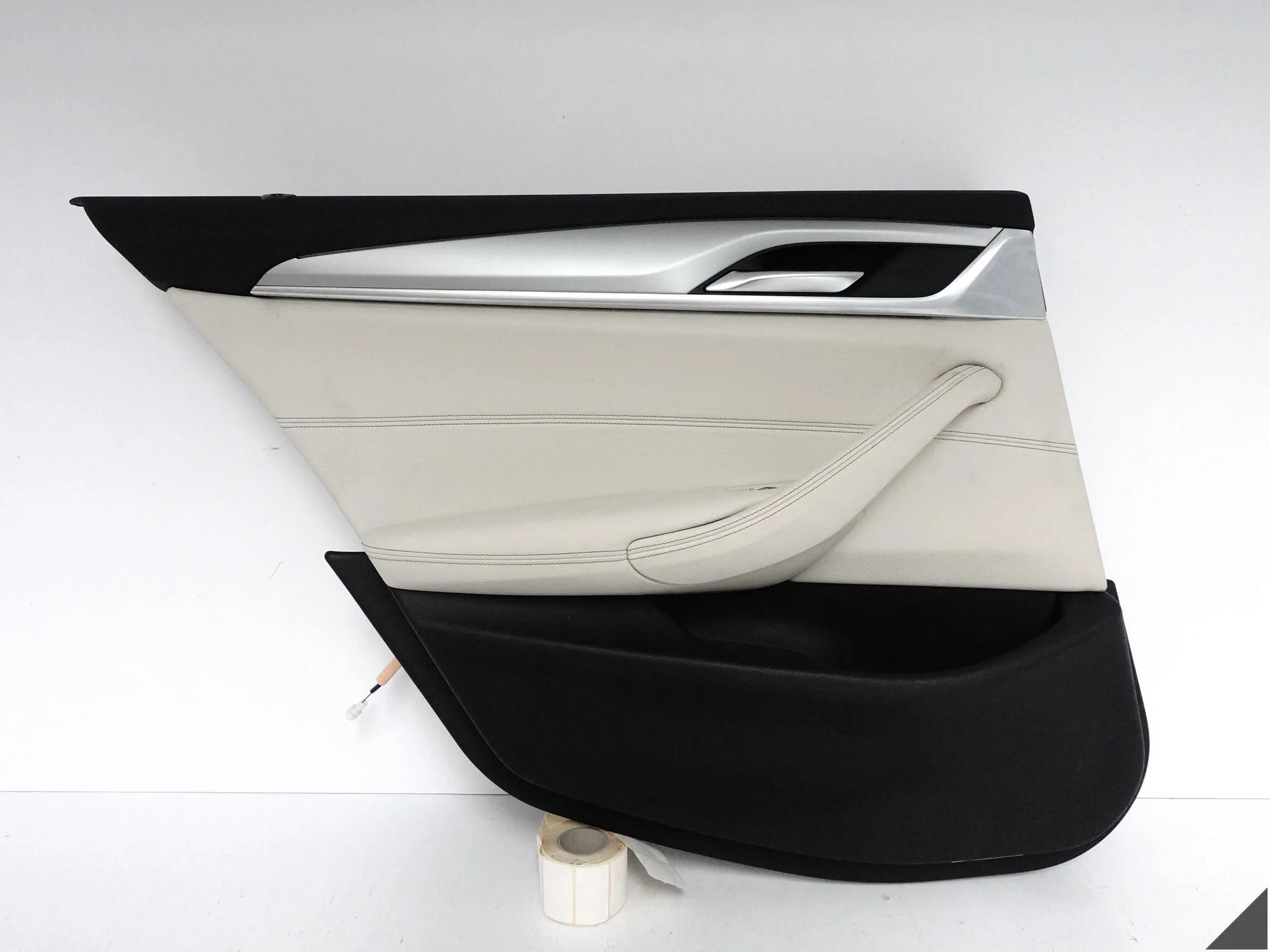 BMW 5 G30 G31 M5 F90 17-24 TAPICERKA BOCZEK DRZWI SKÓRA LISTWA UCHWYT TYŁ L BMW 5 G30 G31 M5 F90 17-24 TAPICERKA BOCZEK DRZWI SKÓRA LISTWA UCHWYT TYŁ L