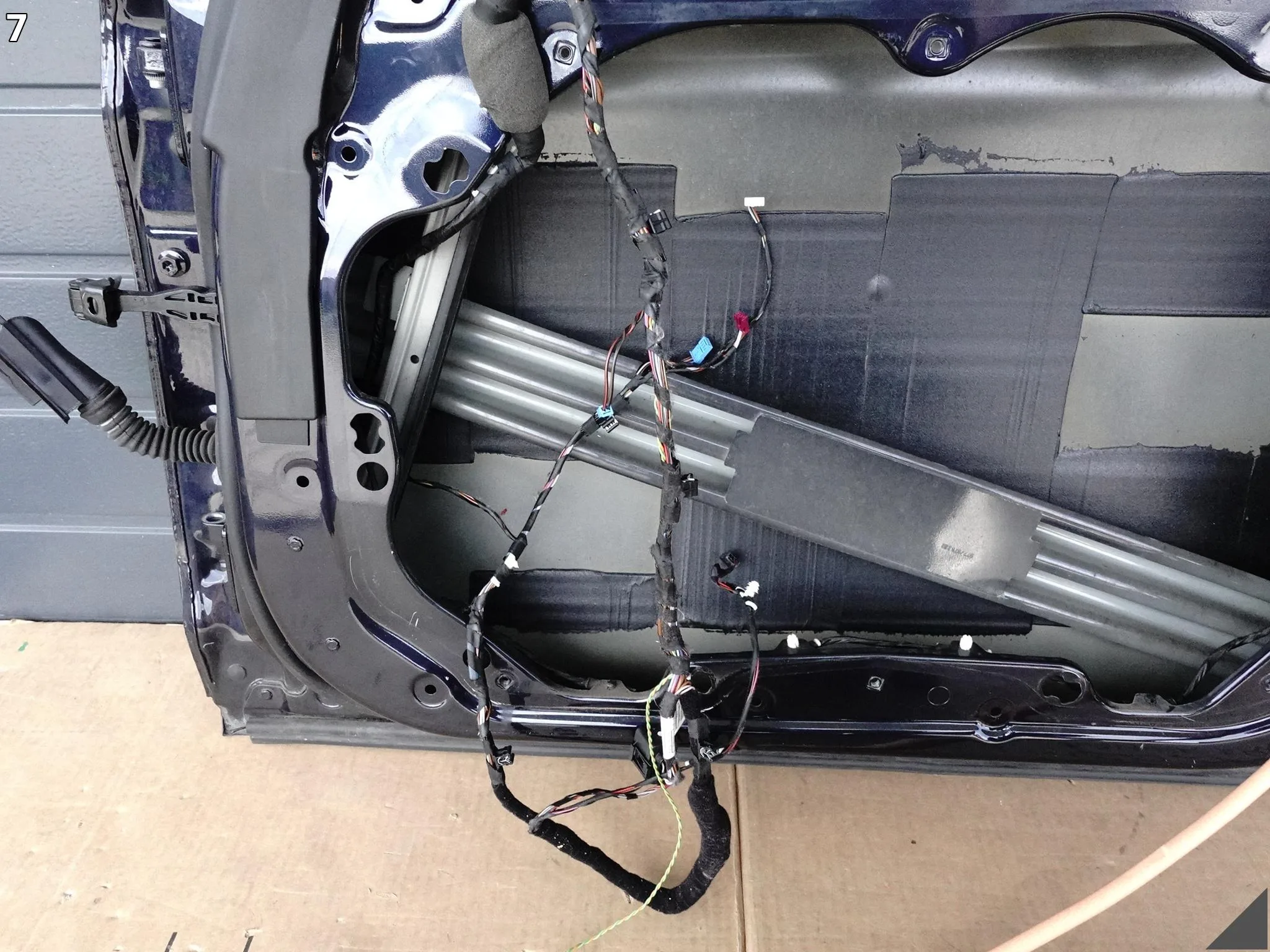 BMW 5 G30 G31 M5 F90 17-24 DRZWI KLAMKA WIĄZKA PRAWE PRZÓD A89 IMPERIALBLAU BMW 5 G30 G31 M5 F90 17-24 DRZWI KLAMKA WIĄZKA PRAWE PRZÓD A89 IMPERIALBLAU - obrazek 8