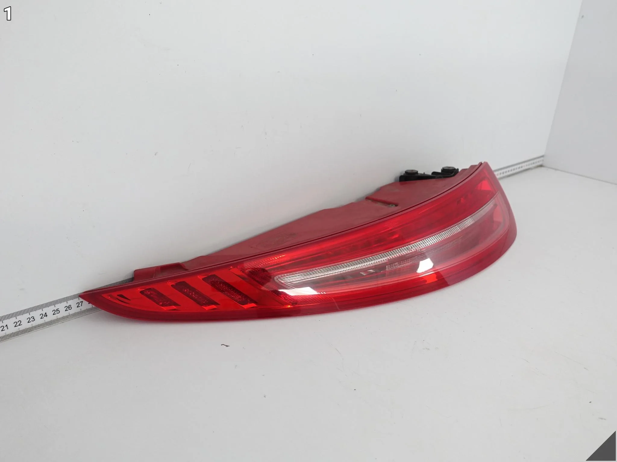 PORSCHE 911 991 MK1 CARERRA 4 4S 12-15 LED LAMPA W BŁOTNIK LEWA TYŁ EUROPA PORSCHE 911 991 MK1 CARERRA 4 4S 12-15 LED LAMPA W BŁOTNIK LEWA TYŁ EUROPA - obrazek 2