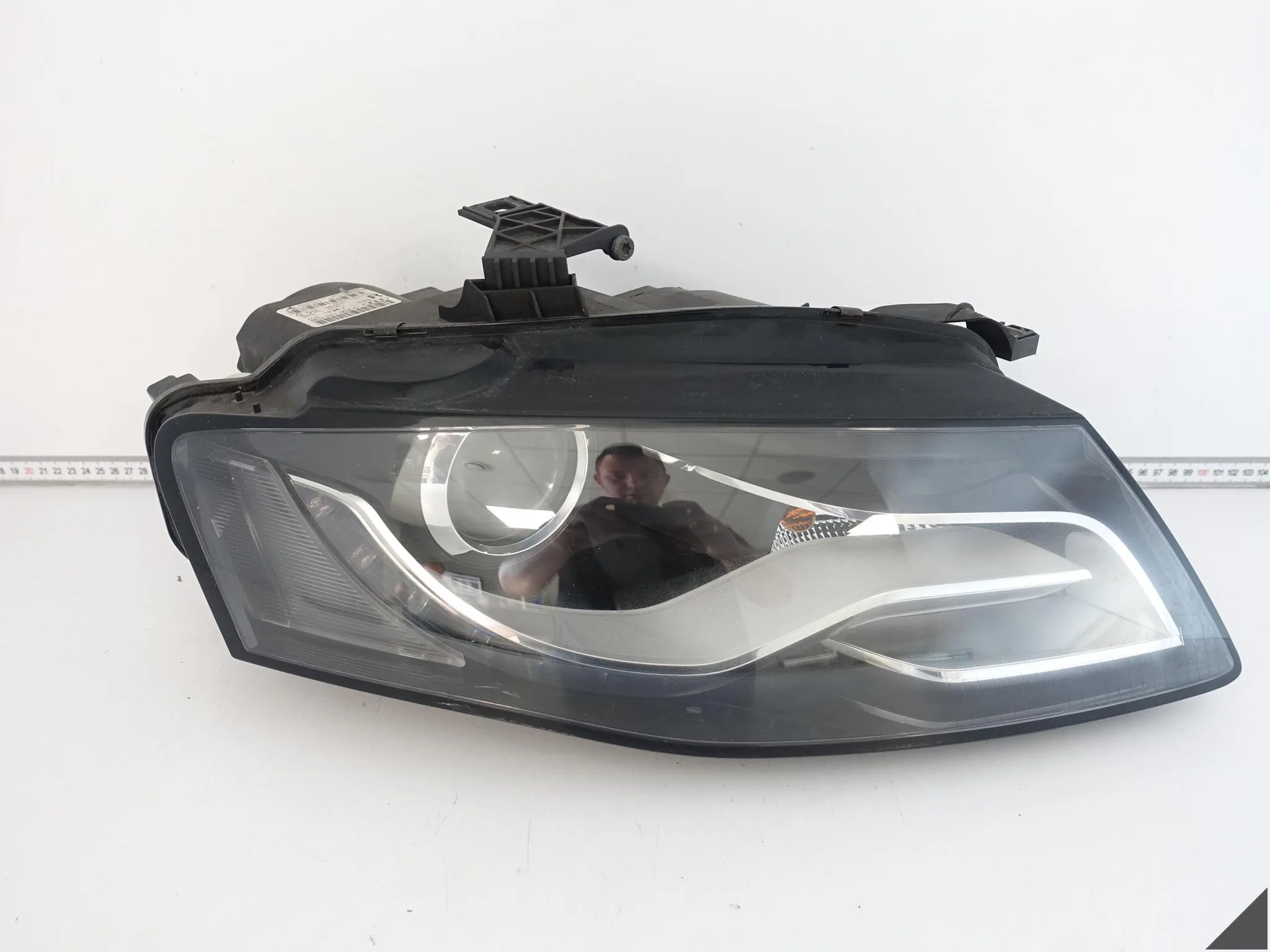 AUDI A4 S4 8K0 B8 07-11 NIESKRĘTNA LAMPA XENON + LED PRAWA PRZÓD EUROPA AUDI A4 S4 8K0 B8 07-11 NIESKRĘTNA LAMPA XENON + LED PRAWA PRZÓD EUROPA