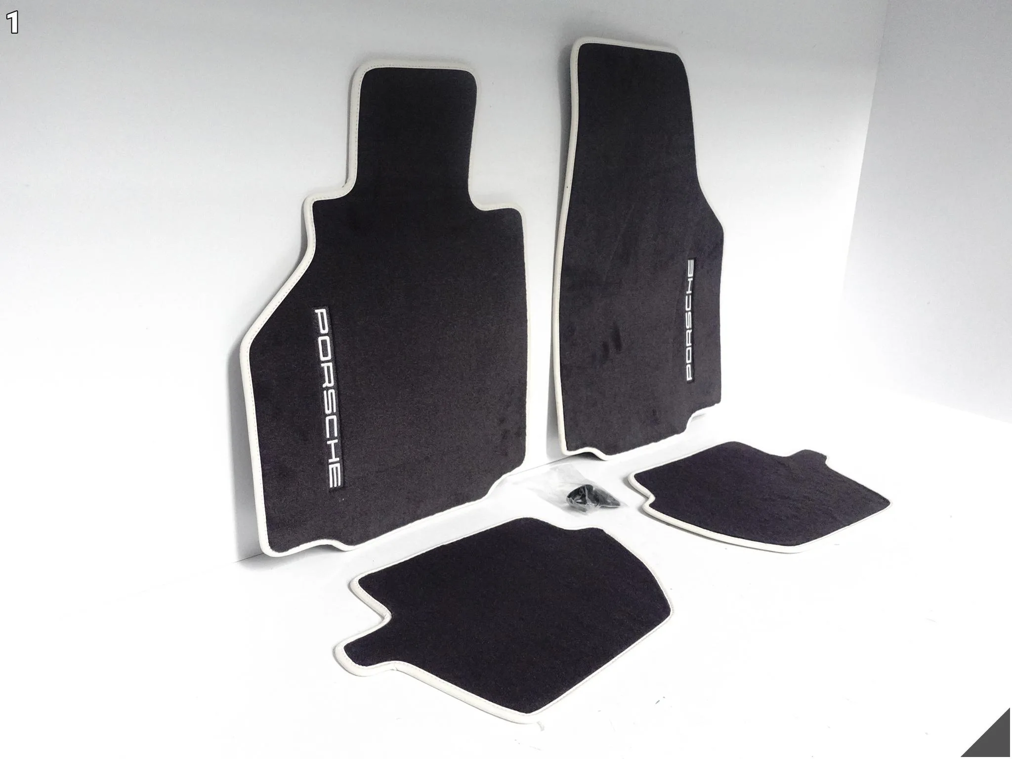 PORSCHE 911 996 97-06 KOMPLET DYWANIKÓW WYKŁADZINA METROPOLBLAU EU PORSCHE 911 996 97-06 KOMPLET DYWANIKÓW WYKŁADZINA METROPOLBLAU EU - obrazek 2