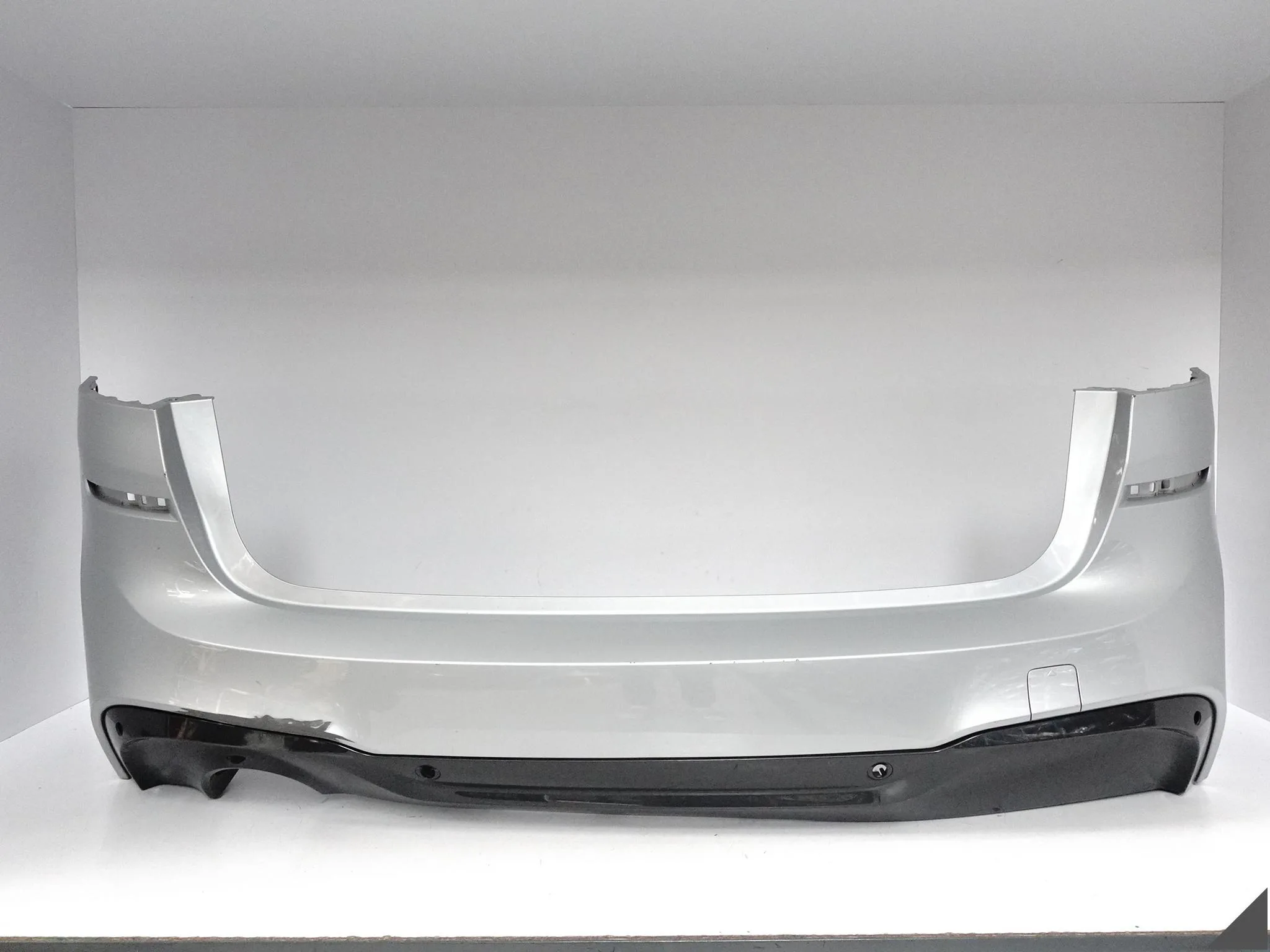 BMW 2 F46 LCI LIFT GRAN TOURER M PAKIET 18-22 ZDERZAK BUMPER + SPOILER TYŁ BMW 2 F46 LCI LIFT GRAN TOURER M PAKIET 18-22 ZDERZAK BUMPER + SPOILER TYŁ