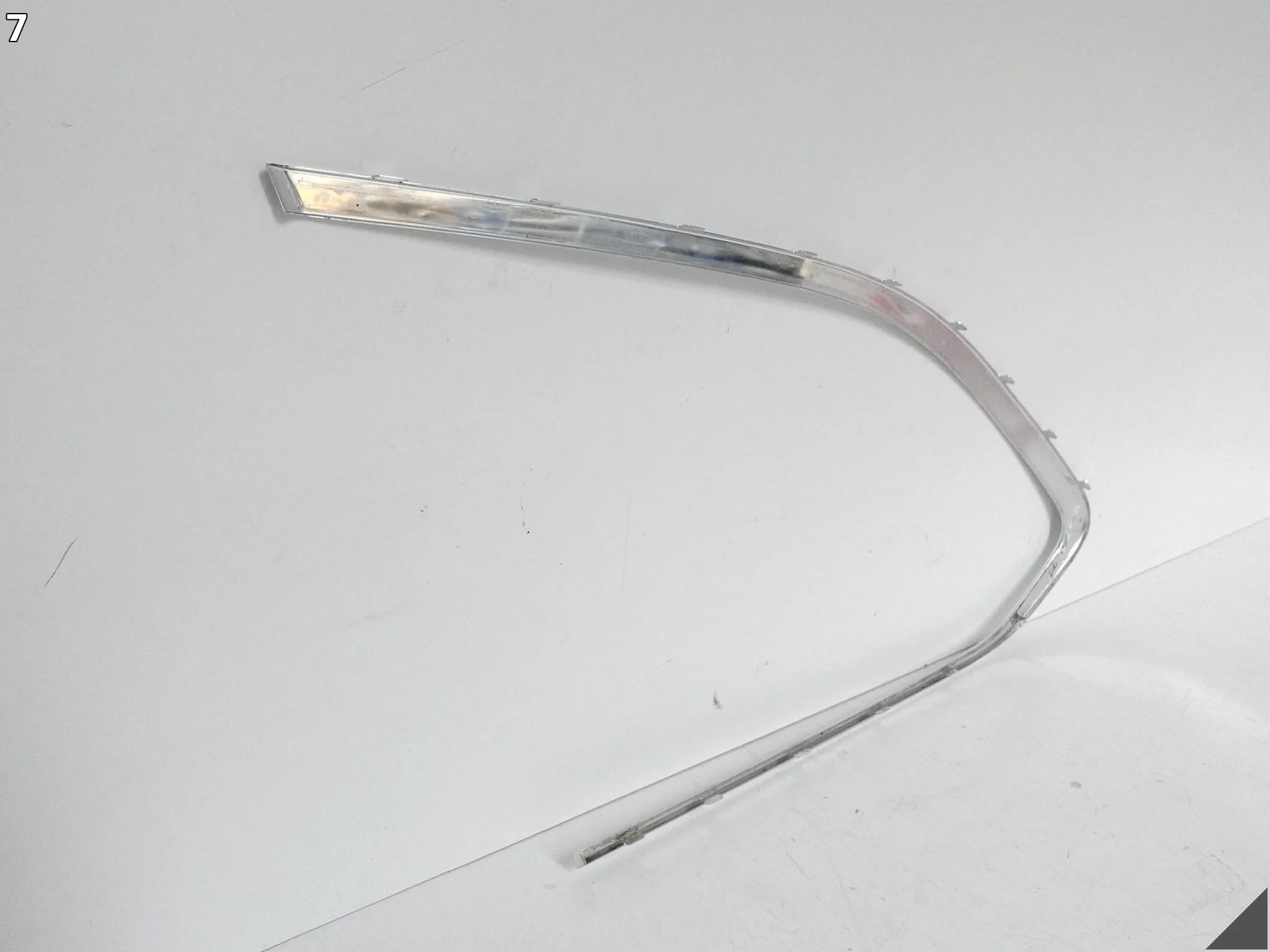 BMW 5 G31 TOURING 17-20 LISTWA OZDOBNA SPOILER CHROM SZYBY TYŁ PRAWA 7337010 BMW 5 G31 TOURING 17-20 LISTWA OZDOBNA SPOILER CHROM SZYBY TYŁ PRAWA 7337010 - obrazek 8