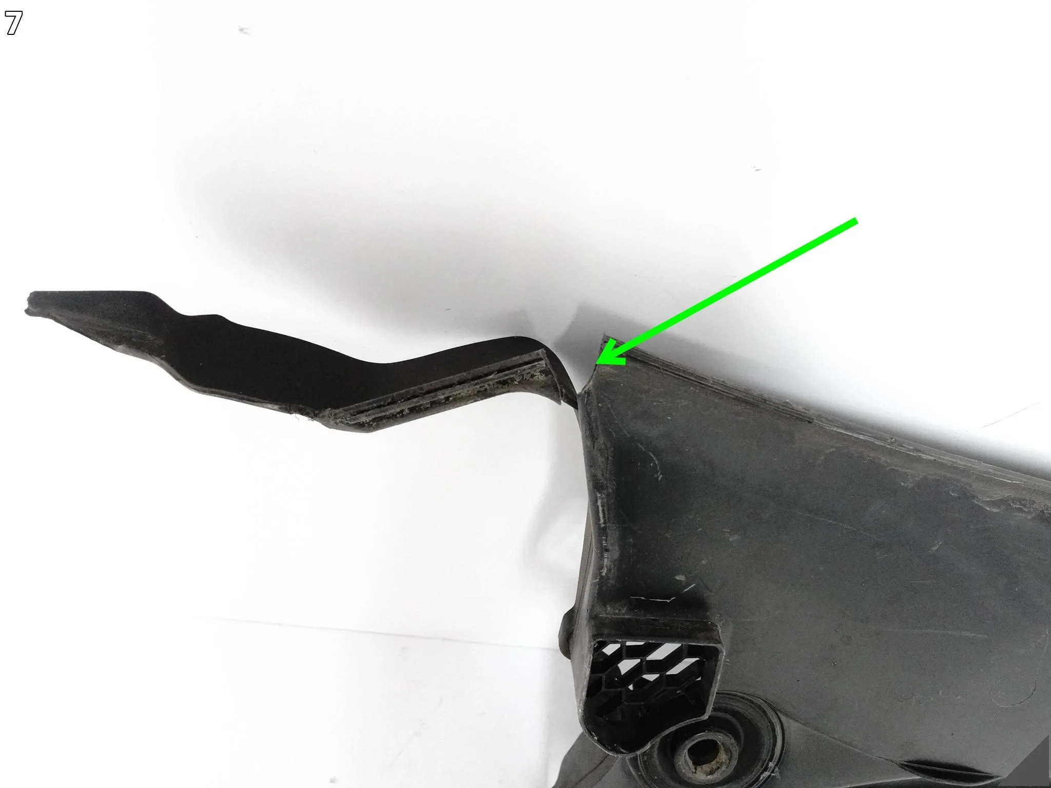 BMW 5 M5 G30 G31 F90 17-23 LISTWA PODSZYBIE OSŁONA MASKOWNICA 7388714 BMW 5 M5 G30 G31 F90 17-23 LISTWA PODSZYBIE OSŁONA MASKOWNICA 7388714 - obrazek 8