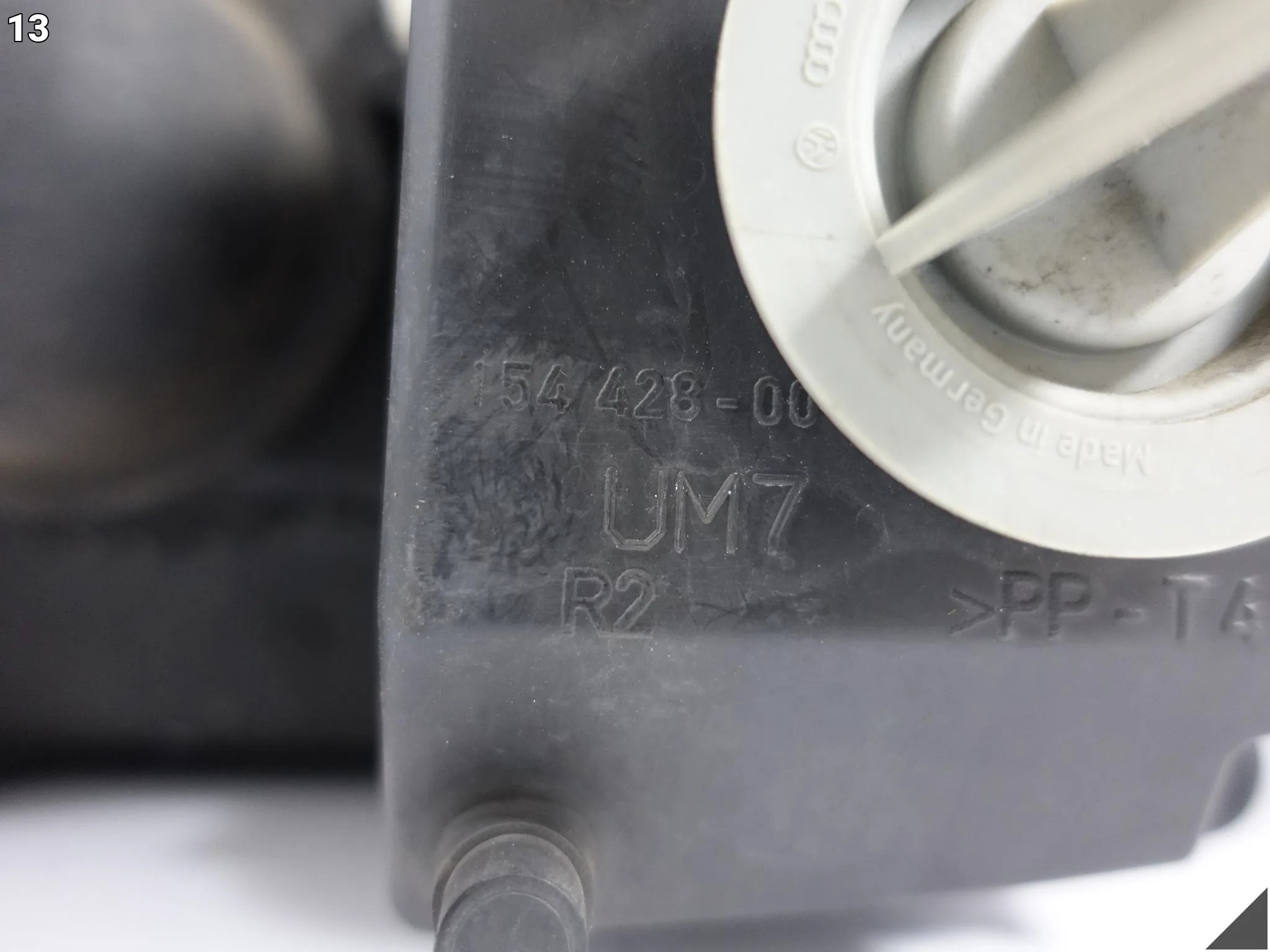 VW PASSAT 3B0 B5 LIFT 00-05 LAMPA ZWYKŁA HALOGEN PRAWA PRZÓD EUROPA HELLA VW PASSAT 3B0 B5 LIFT 00-05 LAMPA ZWYKŁA HALOGEN PRAWA PRZÓD EUROPA HELLA - obrazek 14