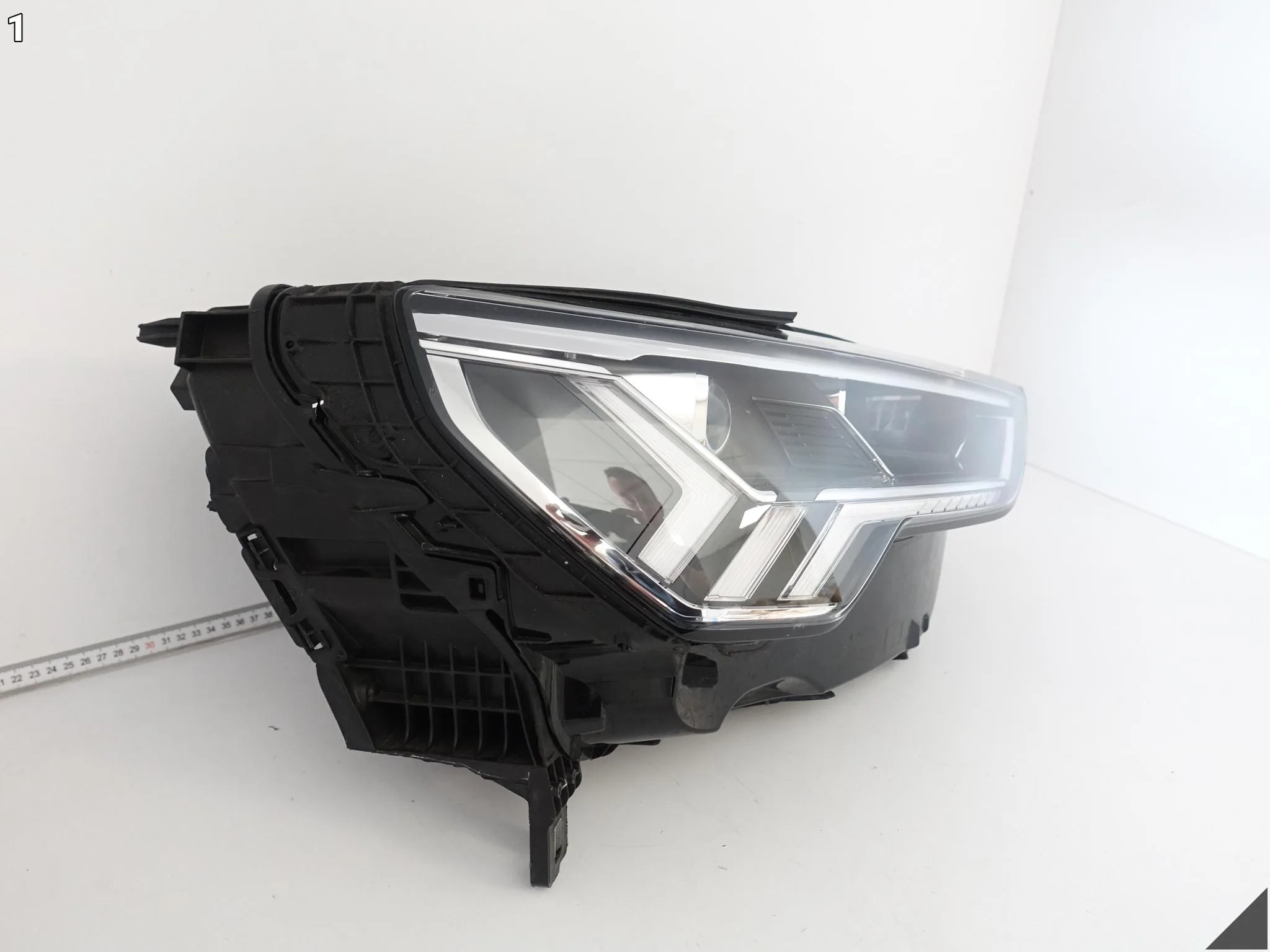 AUDI Q3 II (2 GENERACJA) F3 83A 18-25 LAMPA FULL LED PRAWA PRZÓD EUROPA 034 AUDI Q3 II (2 GENERACJA) F3 83A 18-25 LAMPA FULL LED PRAWA PRZÓD EUROPA 034 - obrazek 2