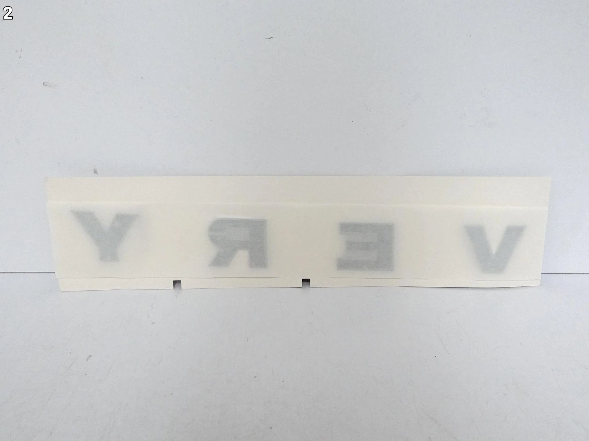 LAND ROVER DISCOVERY IV 4 L319 09-16 ZNACZEK EMBLEMAT MASKA NOWY ORYGINALNY LAND ROVER DISCOVERY IV 4 L319 09-16 ZNACZEK EMBLEMAT MASKA NOWY ORYGINALNY - obrazek 3