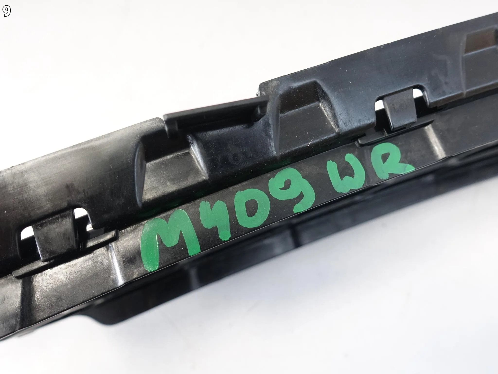 BMW 5 G30 G31 M-PAKIET 17-20 DOLNA KRATKA ATRAPA WLOT W ZDERZAK PRZÓD ORG BMW 5 G30 G31 M-PAKIET 17-20 DOLNA KRATKA ATRAPA WLOT W ZDERZAK PRZÓD ORG - obrazek 10