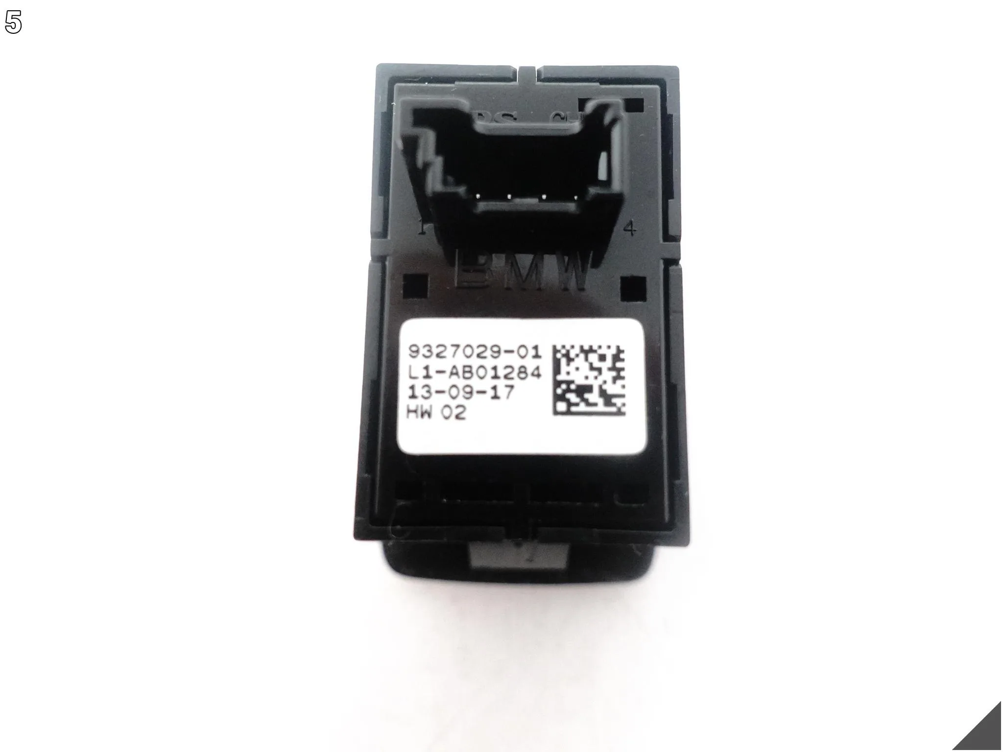 BMW G20 G30 G31 G32 G14 G15 G01 G02 G05 G06 PRZYCISK KLAPY BAGAŻNIKA PRZÓD BMW G20 G30 G31 G32 G14 G15 G01 G02 G05 G06 PRZYCISK KLAPY BAGAŻNIKA PRZÓD - obrazek 6